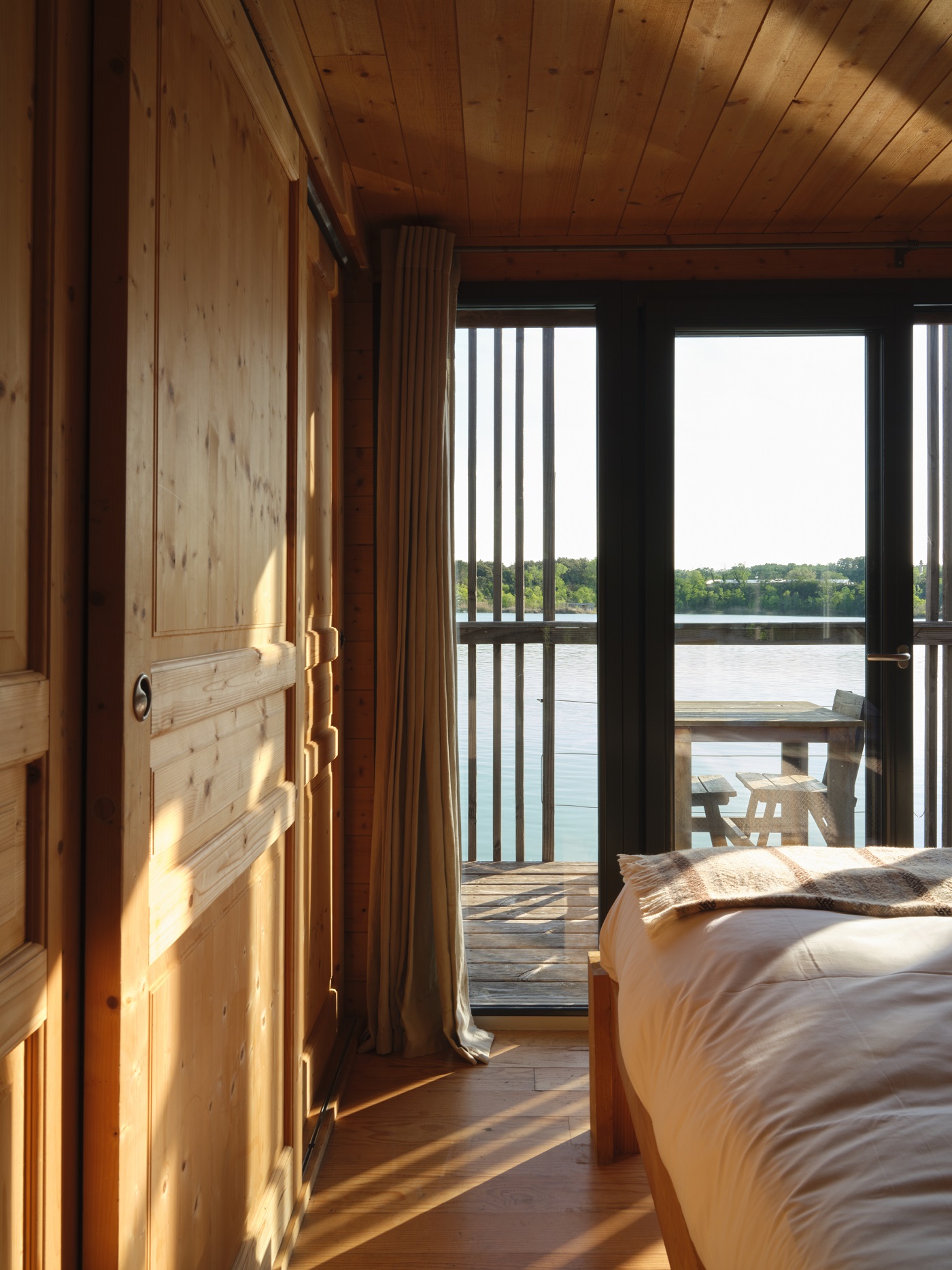 Cabane Spa Parenthèse : une évasion sur l'eau en Provence à Sorgues — environnement naturel