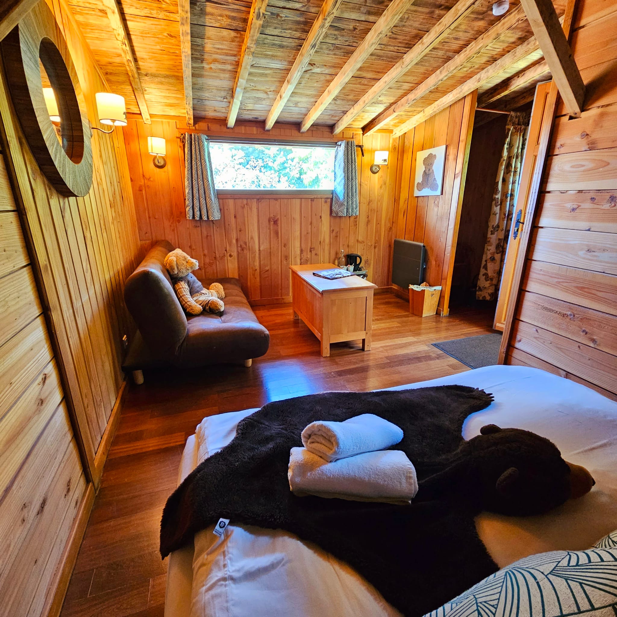 L'Ours Brun : une cabane sur pilotis au cœur de la Picardie à Essuiles — espace de vie