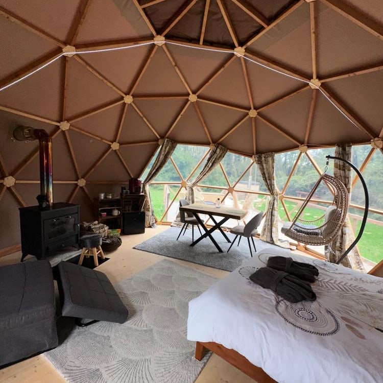 Le Grand Dôme — Nuit cocooning avec bain nordique à Ain à Druillat — détail architectural