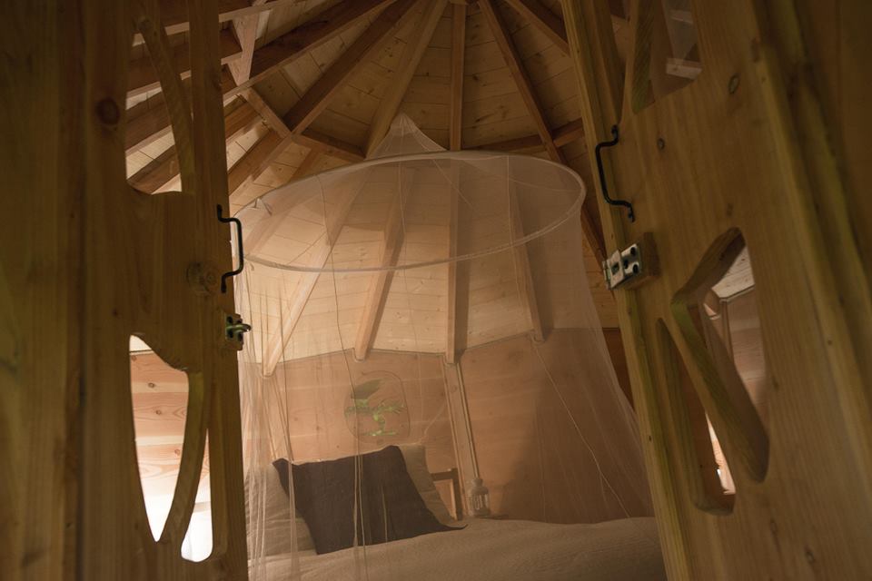 Une cabane sur pilotis : Le Petit Toit du Monde en Alsace à Grandfontaine — salle de bain
