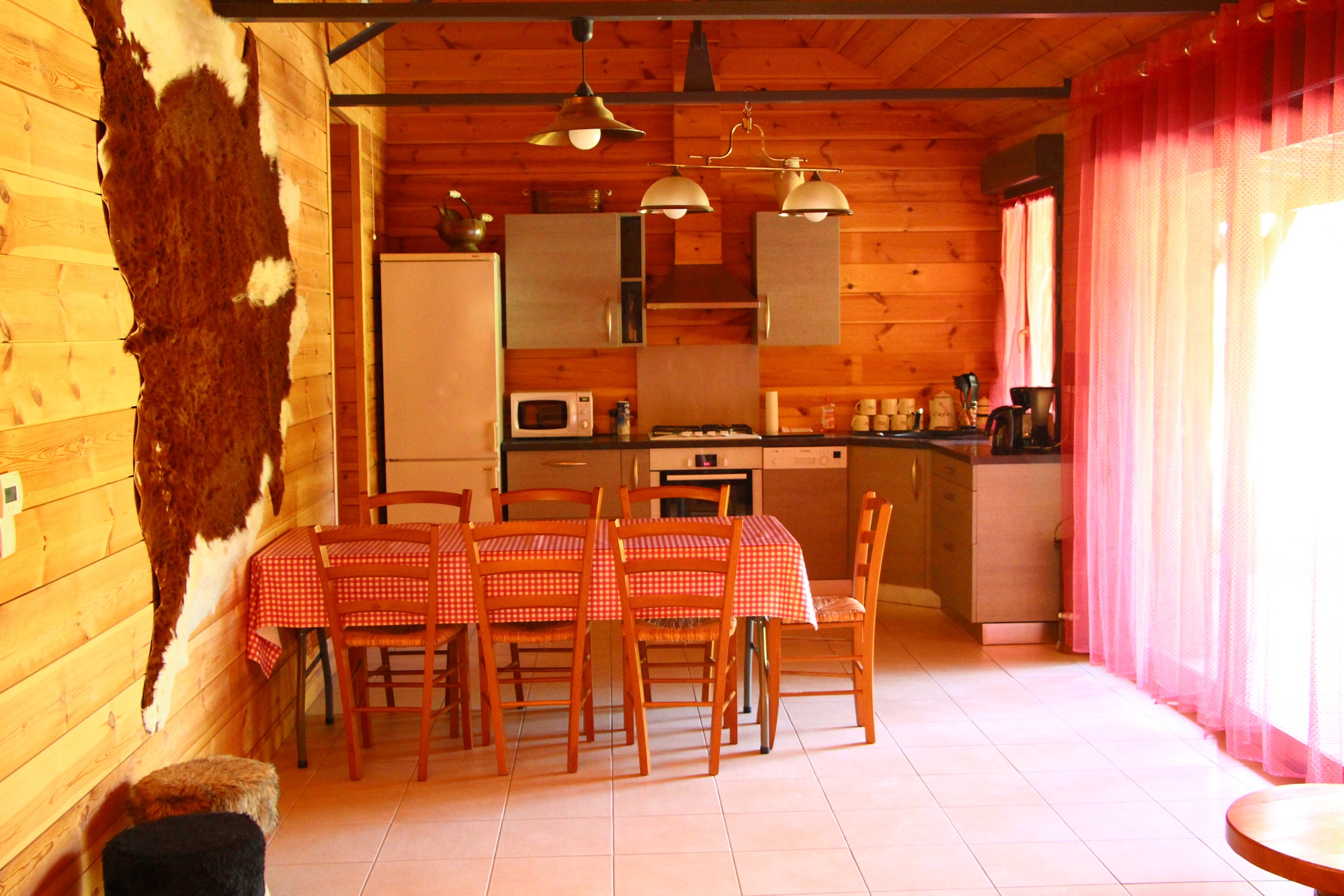 Cottage supérieur n°2 : un chalet enchanteur en Champagne-Ardenne à Barberey St Sulpice — cuisine