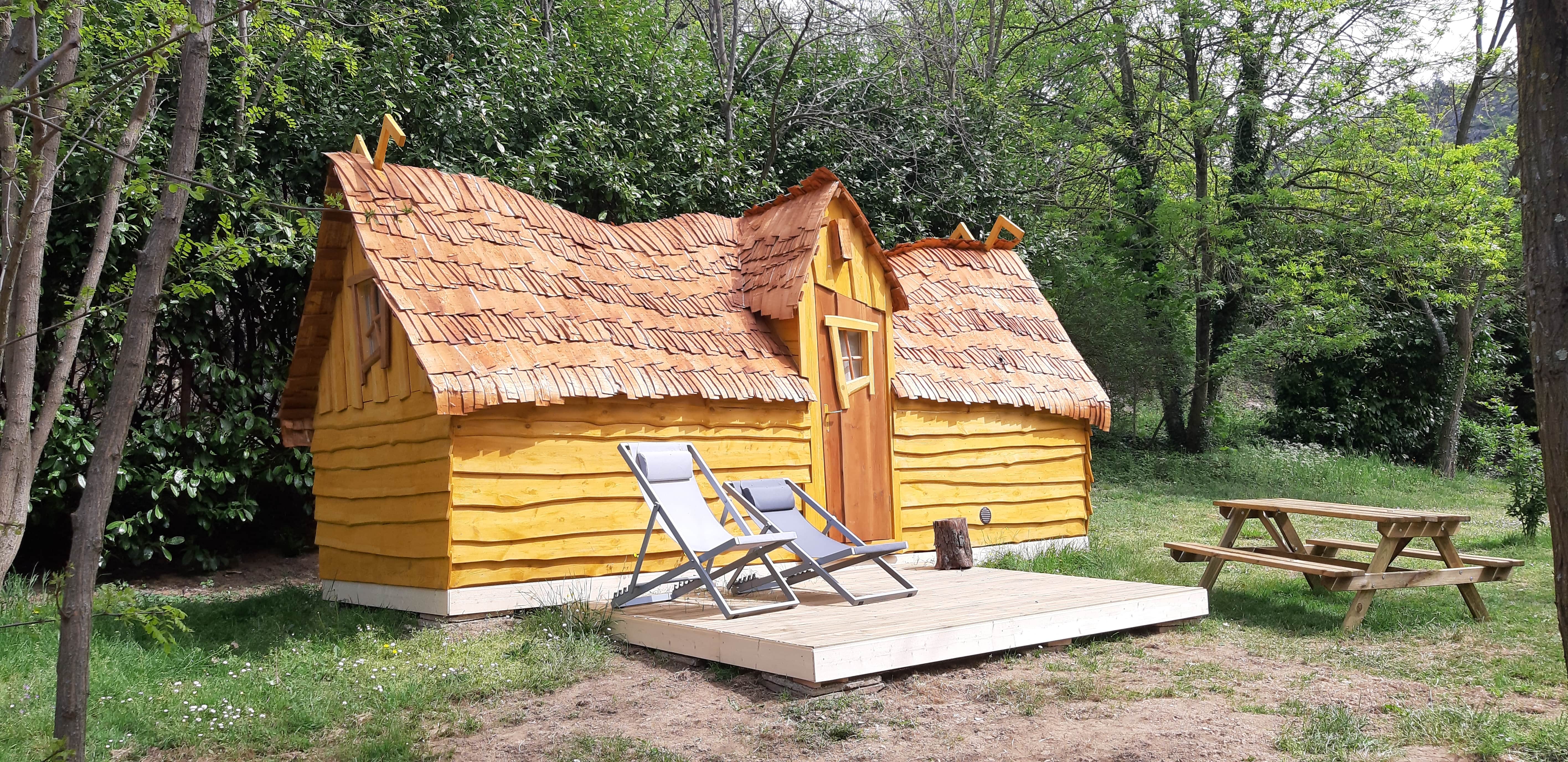Évasion enchantée dans une cabane magique pour 4 personnes à Arlebosc — vue intérieure