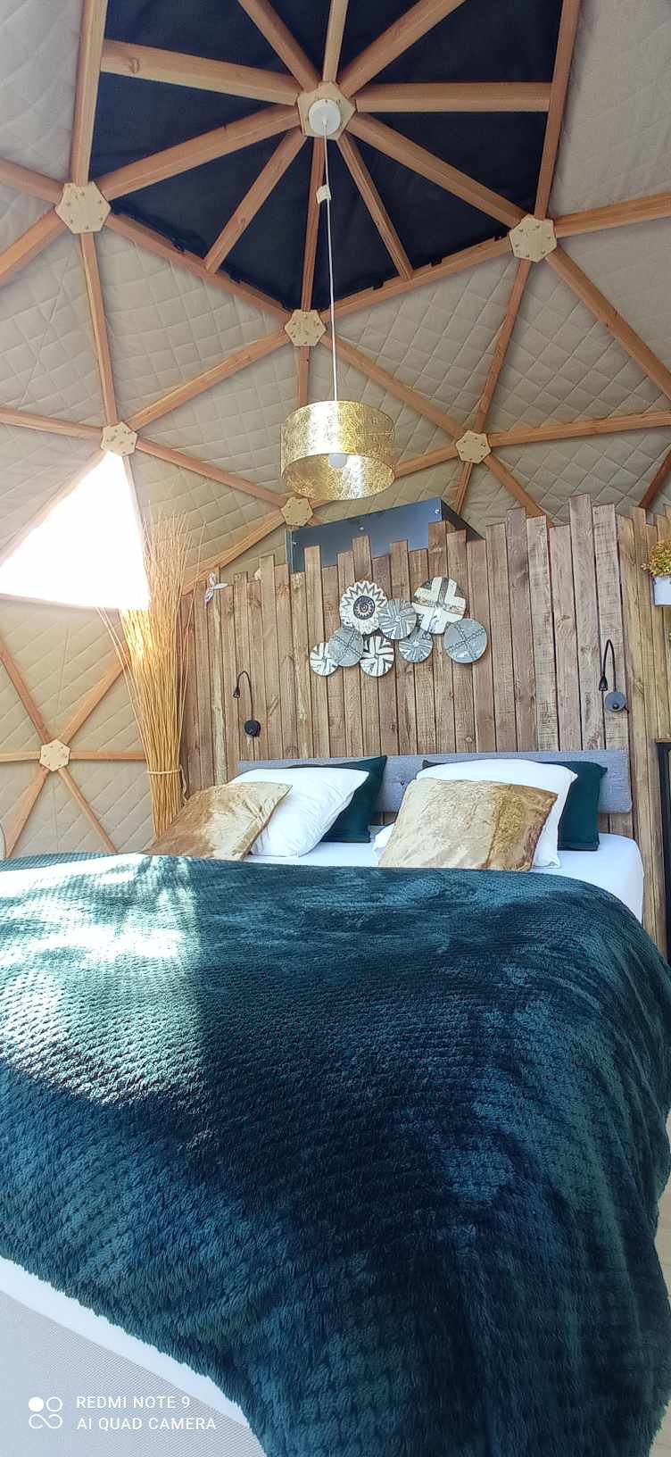 Dôme Quiescis — Nuit étoilée avec spa à Lot-et-Garonne à Lafitte-sur-Lot — salle de bain