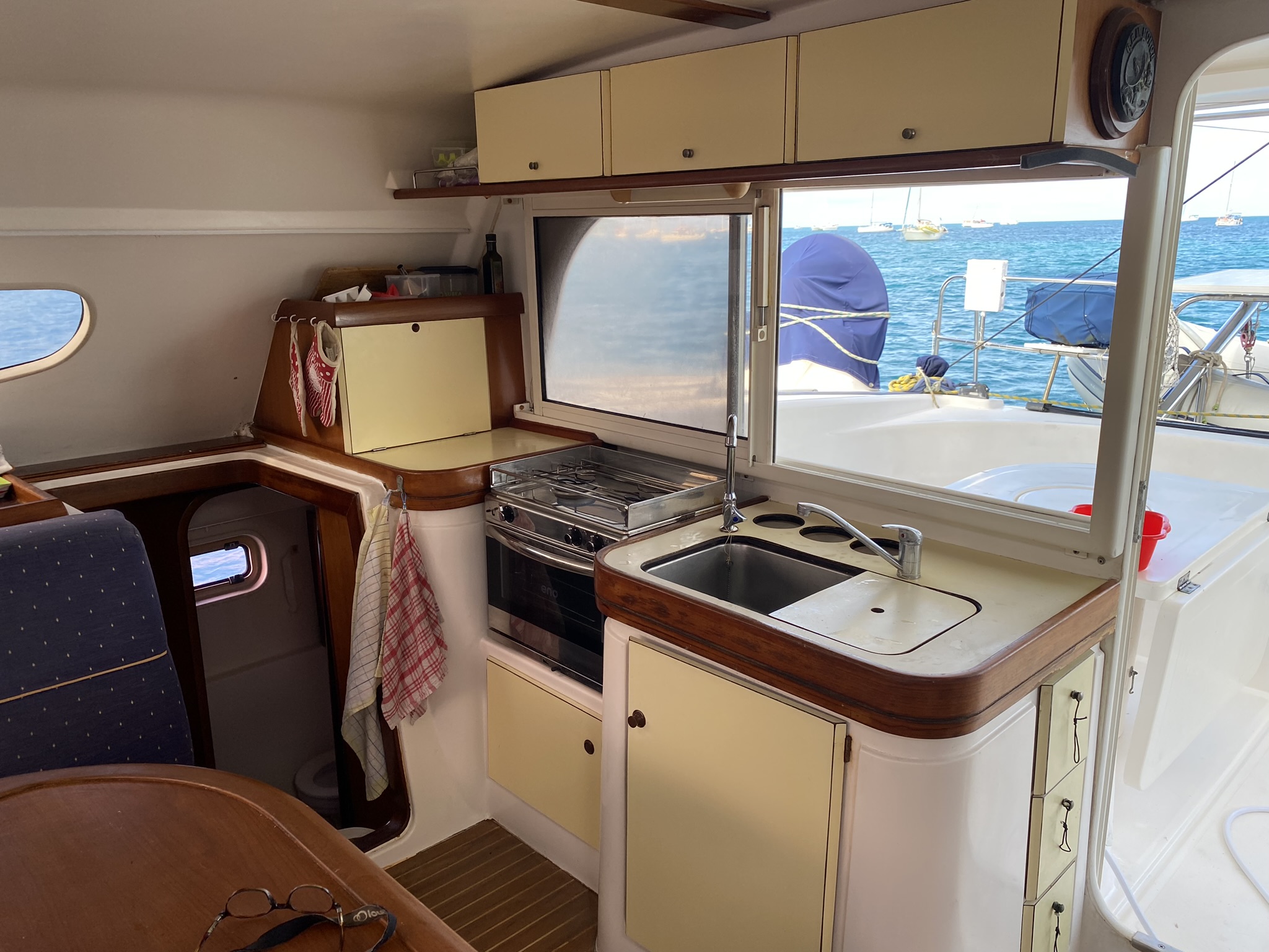 Cabine sur catamaran Lady ISIS : une expérience maritime en Martinique à Sainte-Anne — environnement naturel