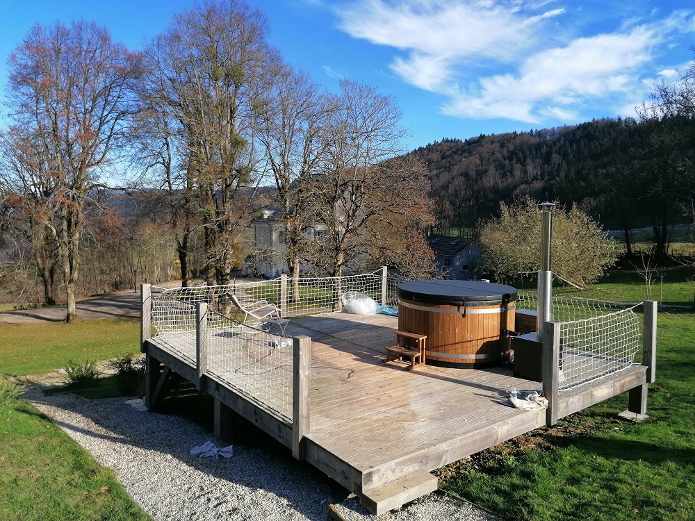 Cabane étoilée et son Spa — Nuit sous les étoiles à Isère à Saint-Quentin-sur-Isère — détail architectural