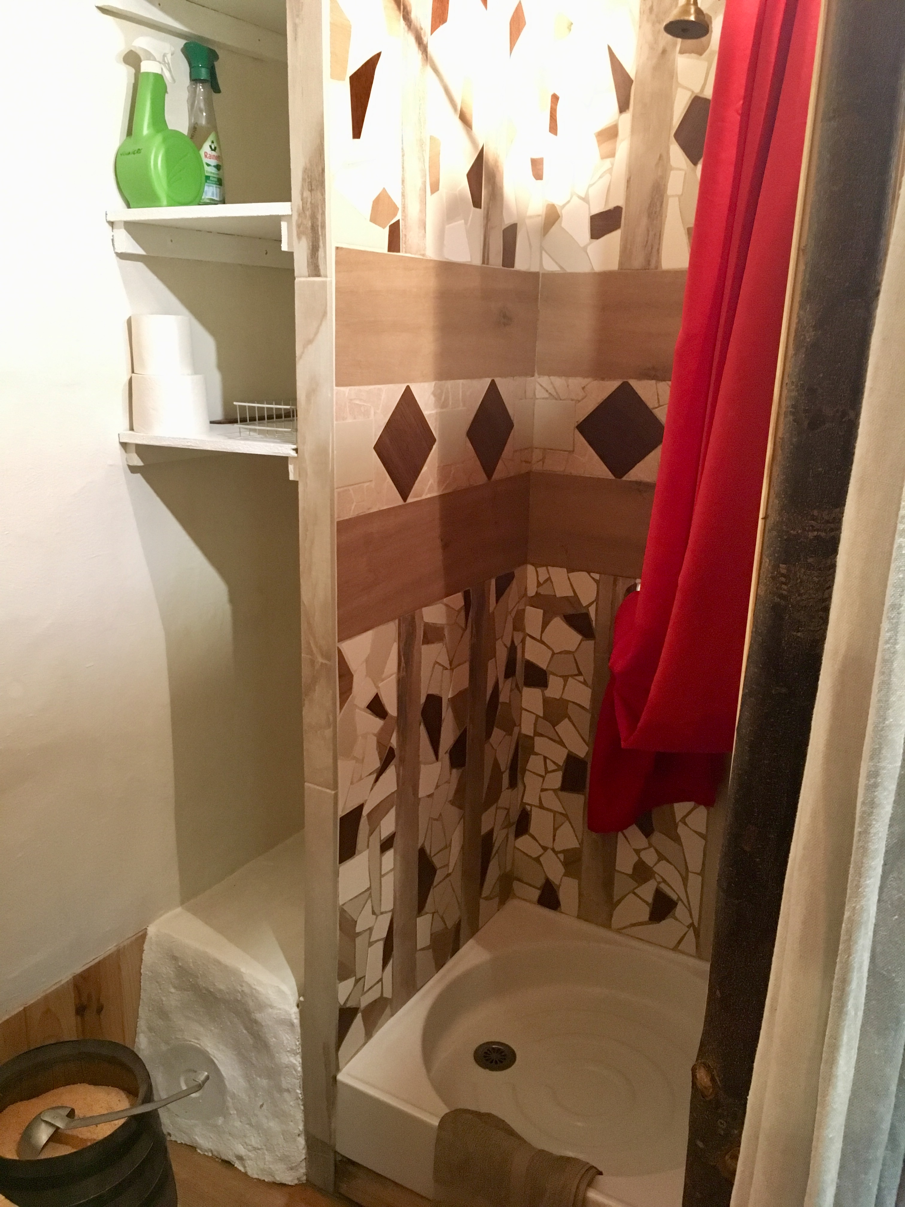 Petite cabane en terre-paille — Évasion cosy à Haute-Vienne à Limoges — salle de bain