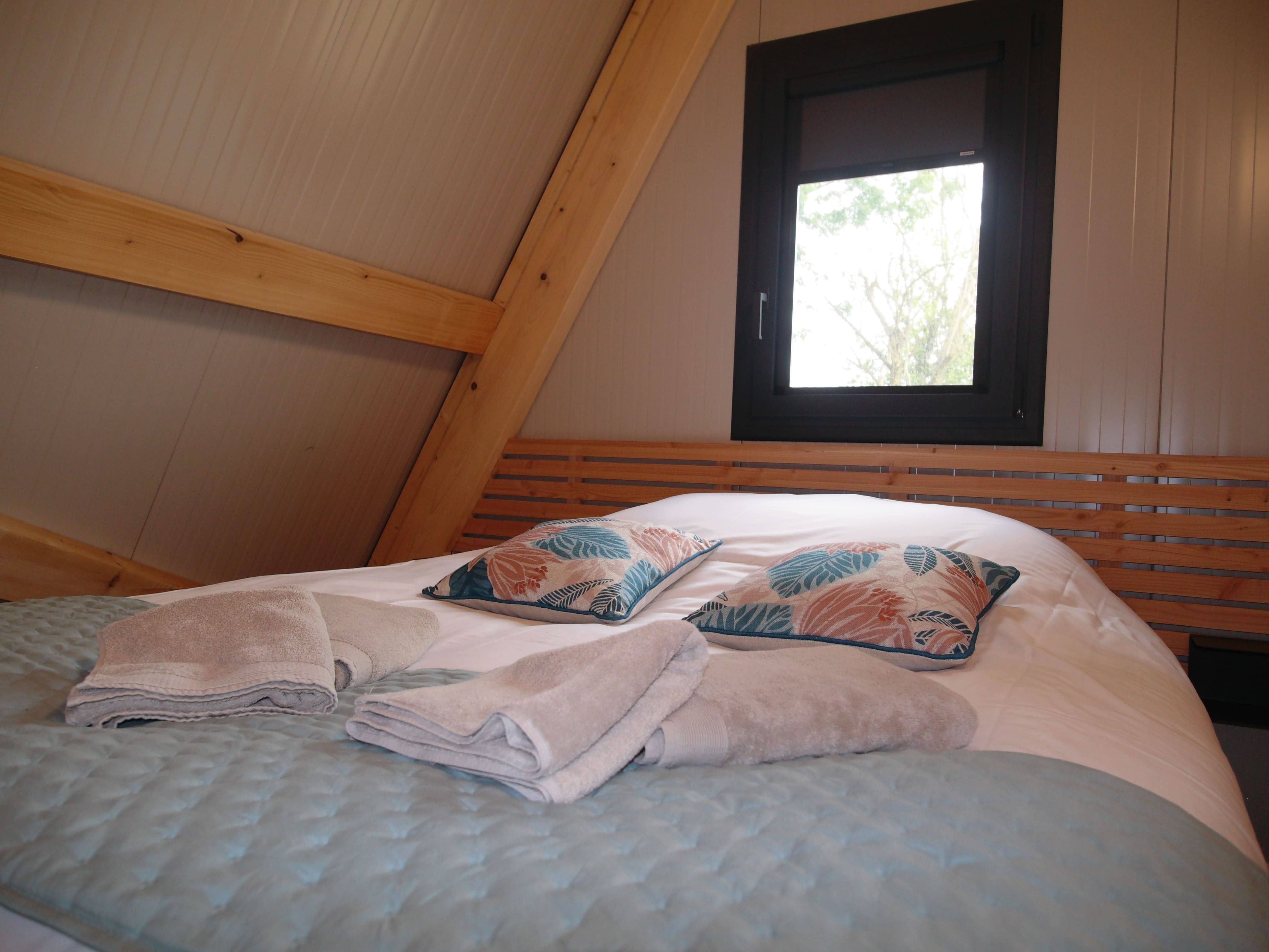 Le Tipi Jacky : un chalet enchanteur en Champagne-Ardenne à Blancs Coteaux — vue intérieure