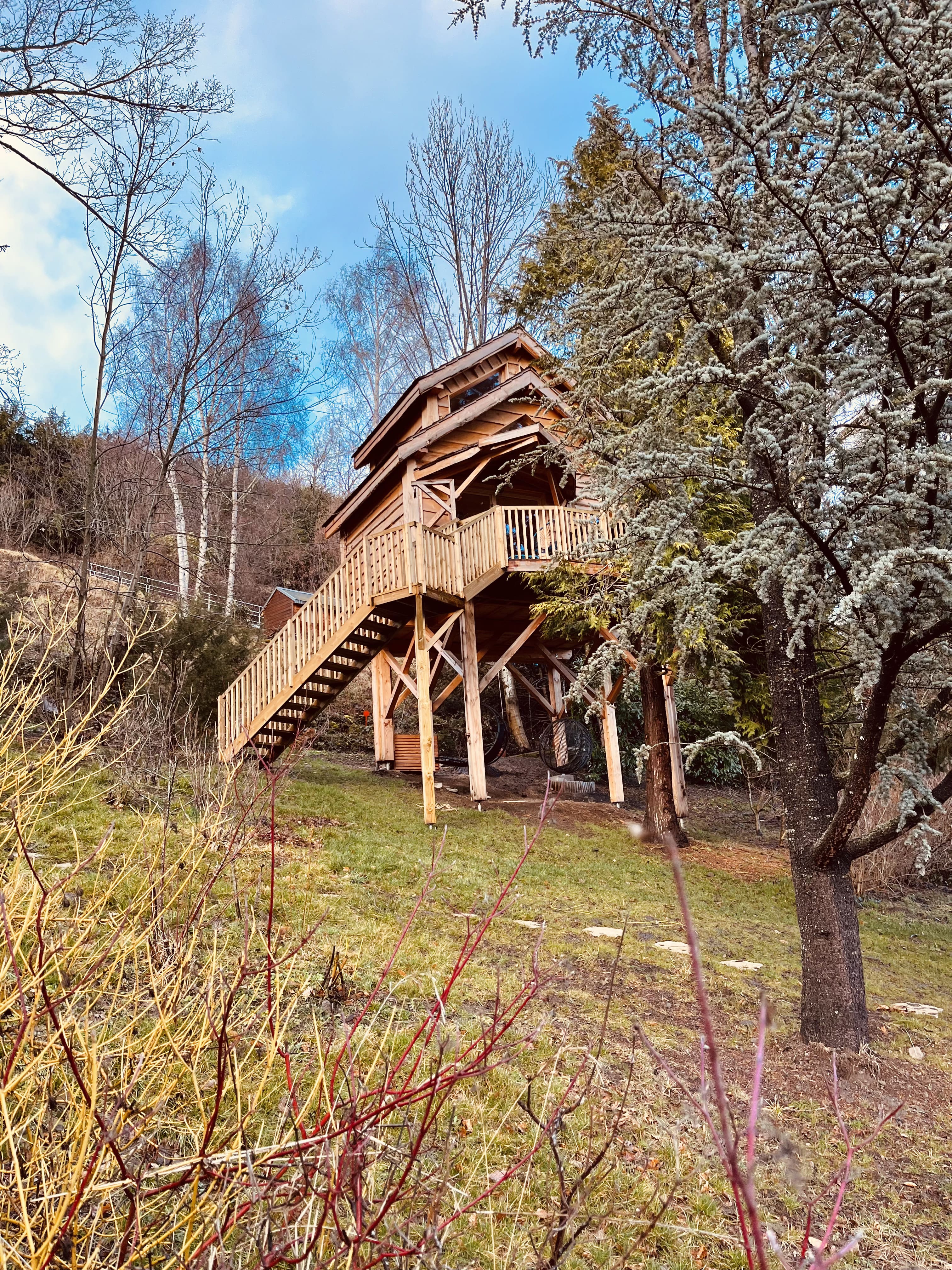 Lac'abane spa'bulleuse — Cabane sur pilotis avec spa au Puy-de-Dôme — Cabane sur pilotis à Chambon-sur-Lac