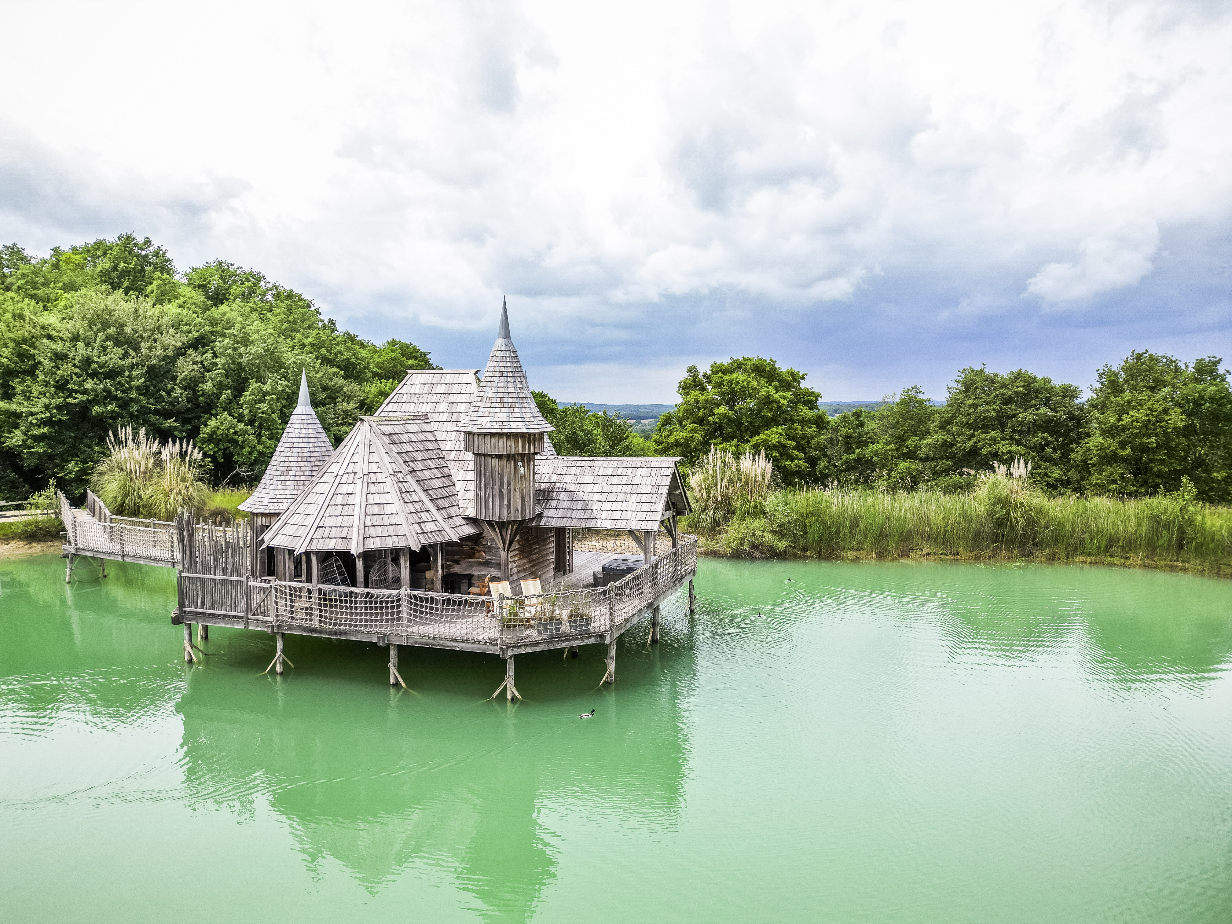 Évasion romantique dans une cabane château avec spa et sauna à Beaumontois En Perigord — espace de vie