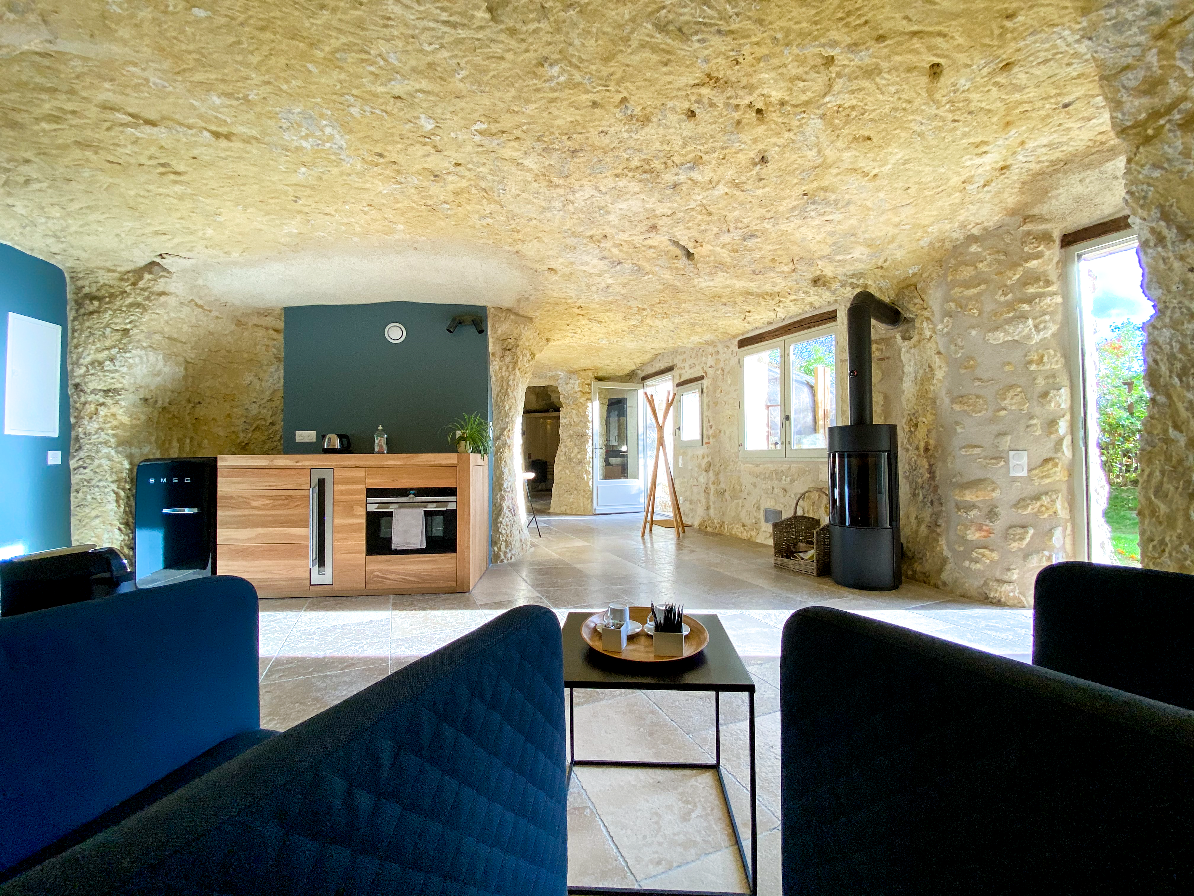 Terra Alta — Maison troglodyte avec bain nordique à Nazelles à Nazelles — cuisine