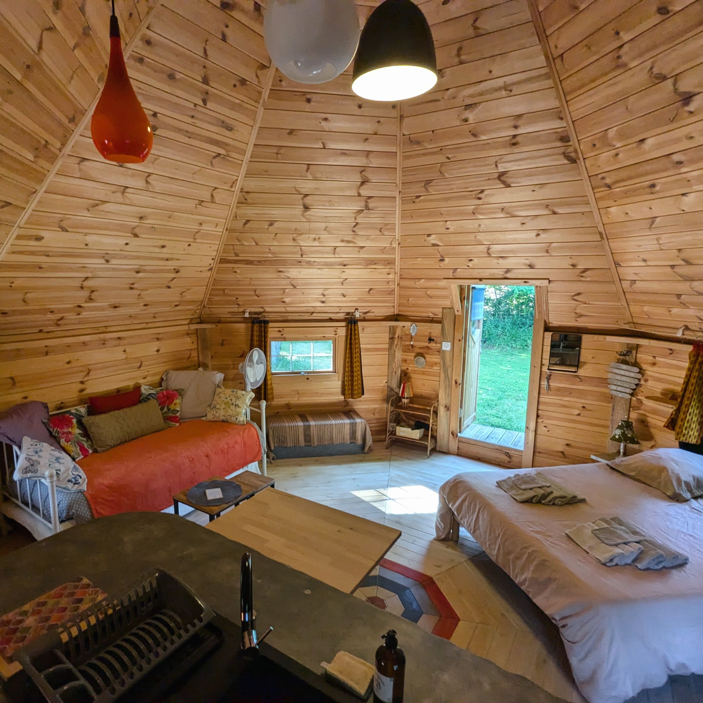 Le kota à l’ombre d’Yggdrasil — Kota avec spa à Lot-et-Garonne à Agen — salle de bain