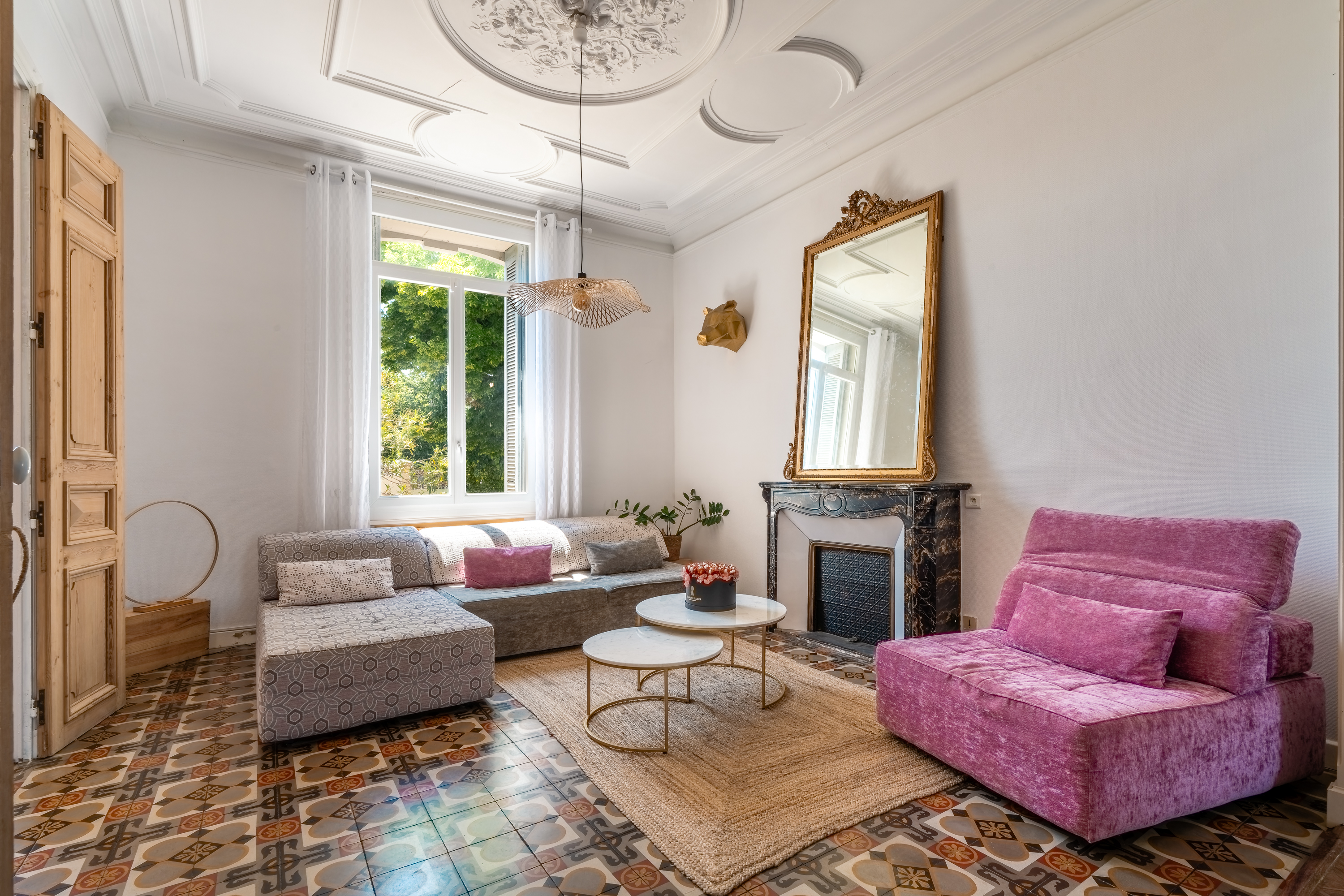Maison de maître 4* — Séjour avec piscine à Hérault à Montpellier — vue intérieure
