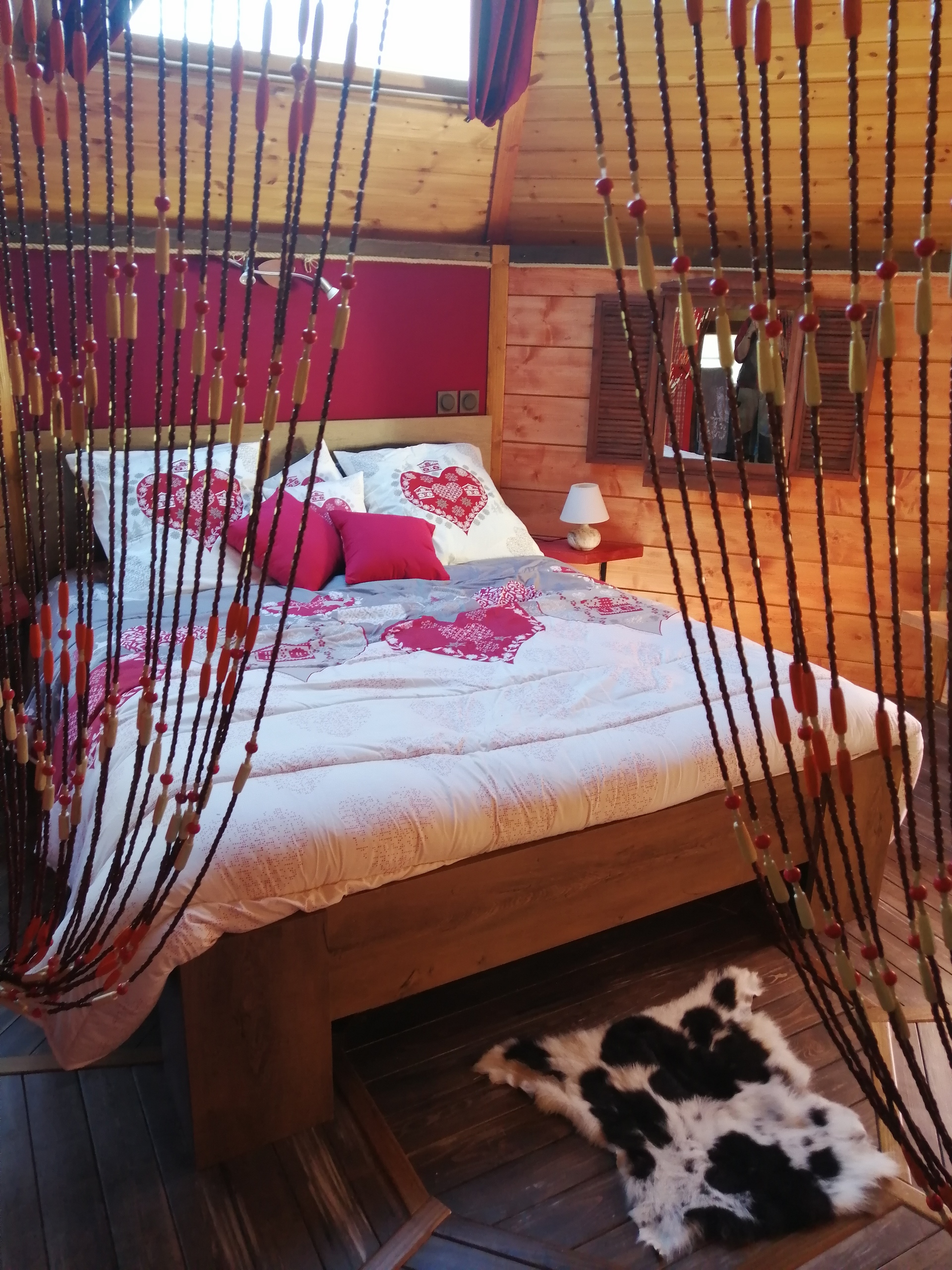 Kota - A l'abri des cyprès — Séjour insolite avec spa à Gers à Riguepeu — vue intérieure