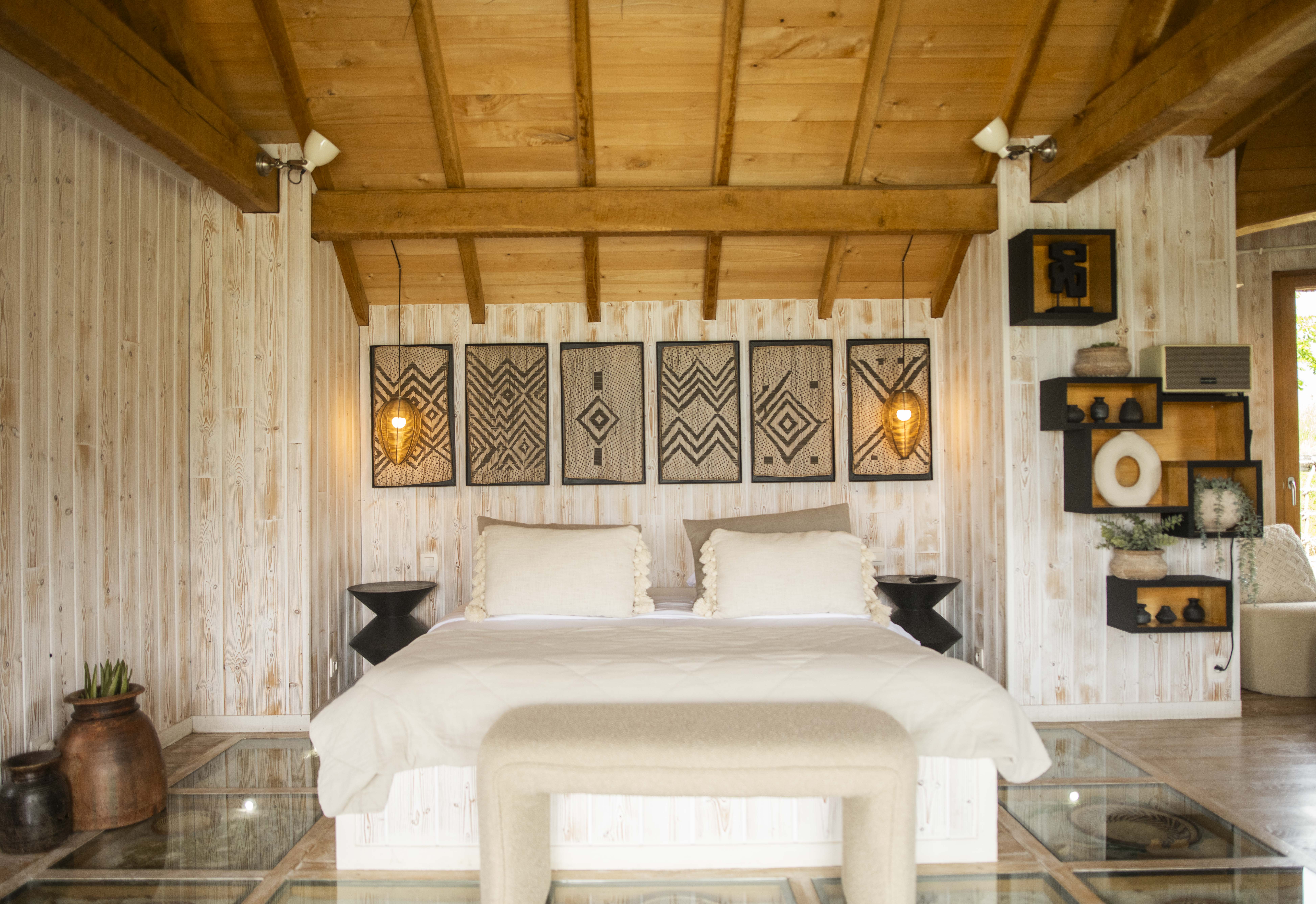 Cabane Château Biron & spa : une évasion sur l'eau en Aquitaine à Beaumontois En Perigord — salle de bain
