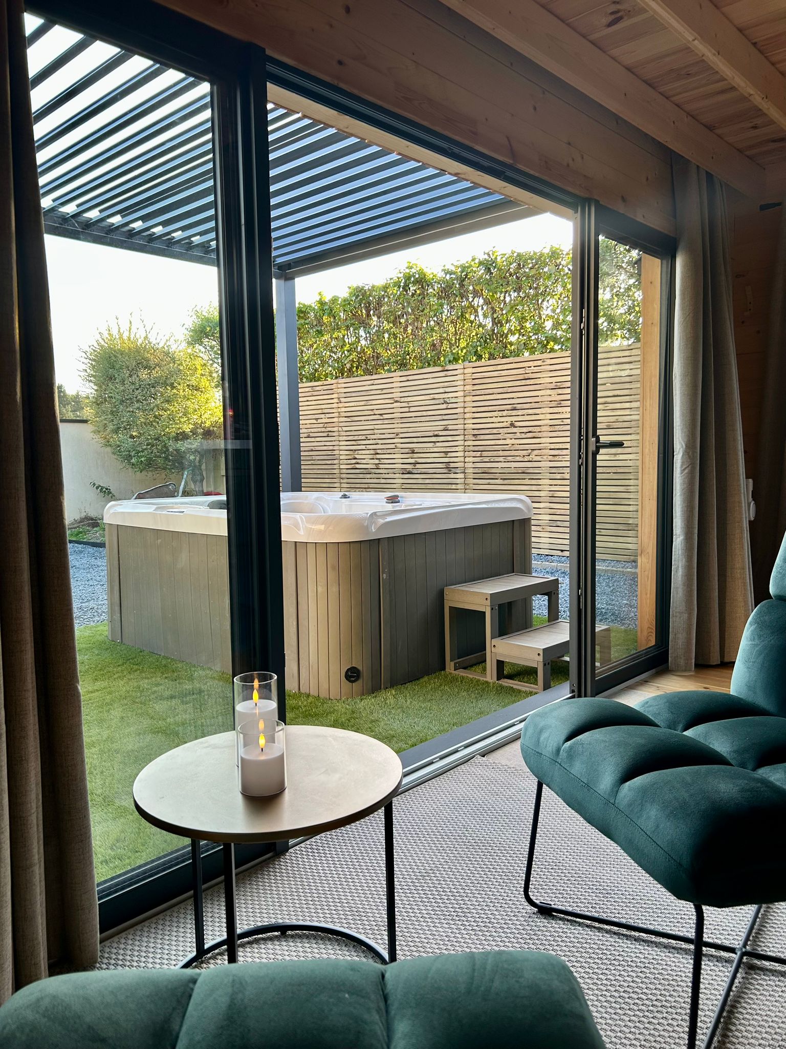 Cosy Lodgy & Spa — Chalet avec jacuzzi en Seine-Maritime à Rouen — espace de vie