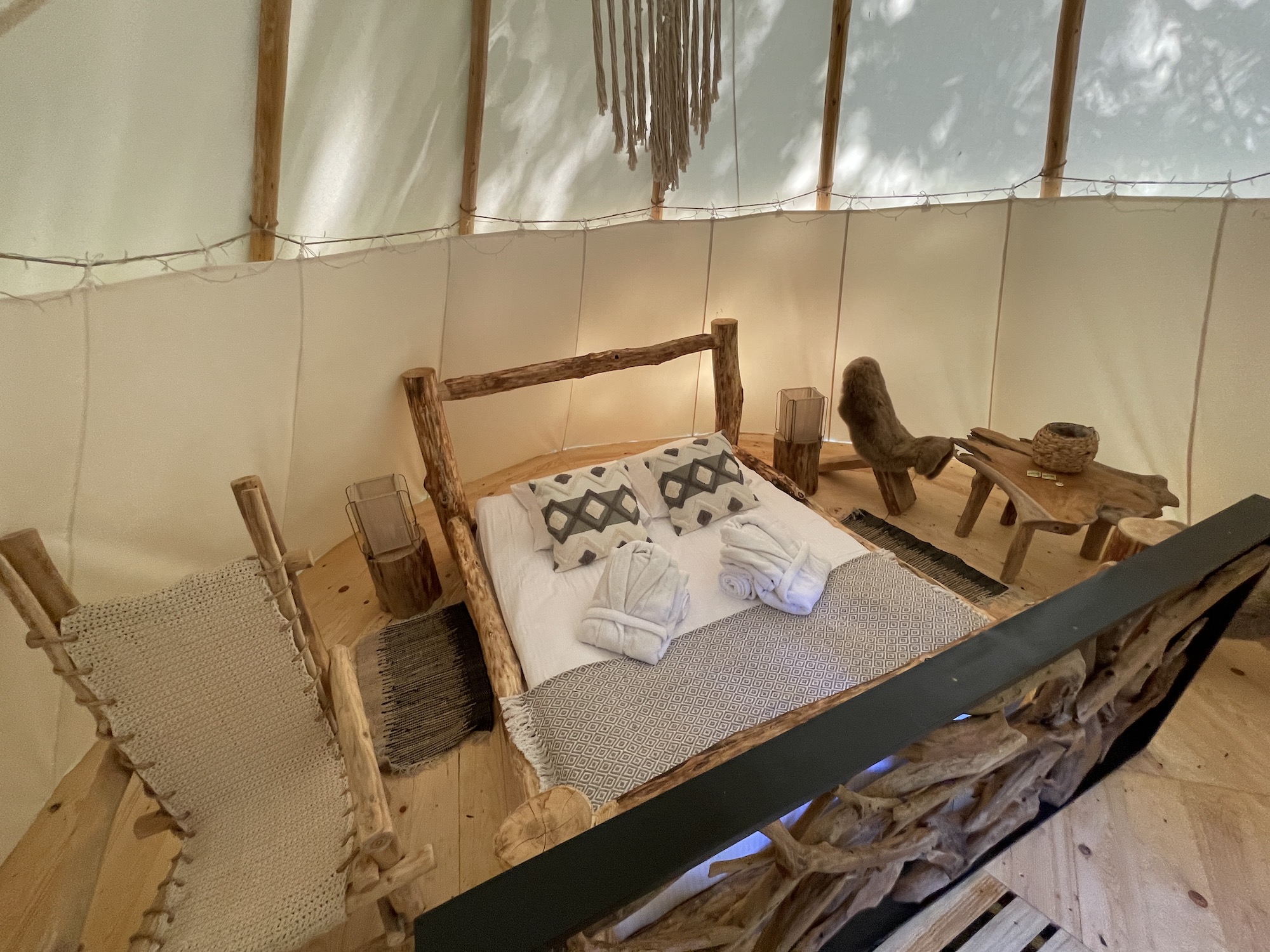 Tipi Leïka — Nuit romantique avec spa à Côte-d'Or à Dijon — environnement naturel