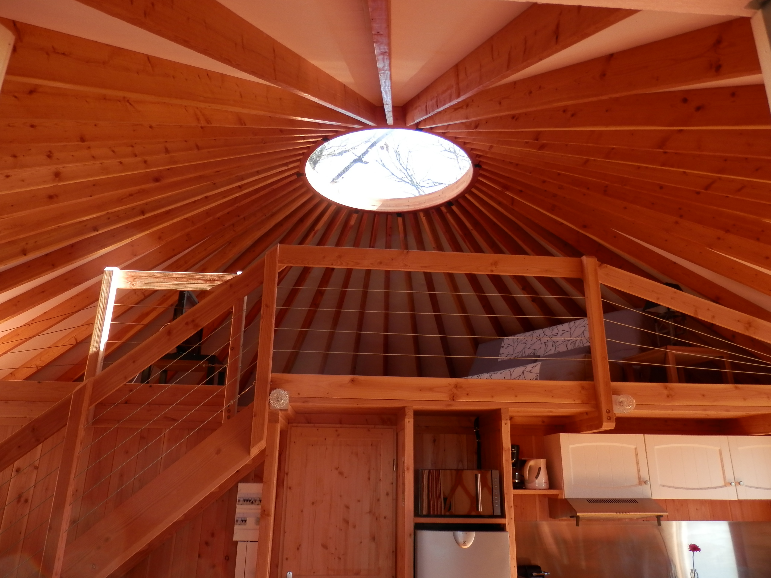 Séjournez dans une yourte moderne au cœur du Lot à Albas — détail architectural