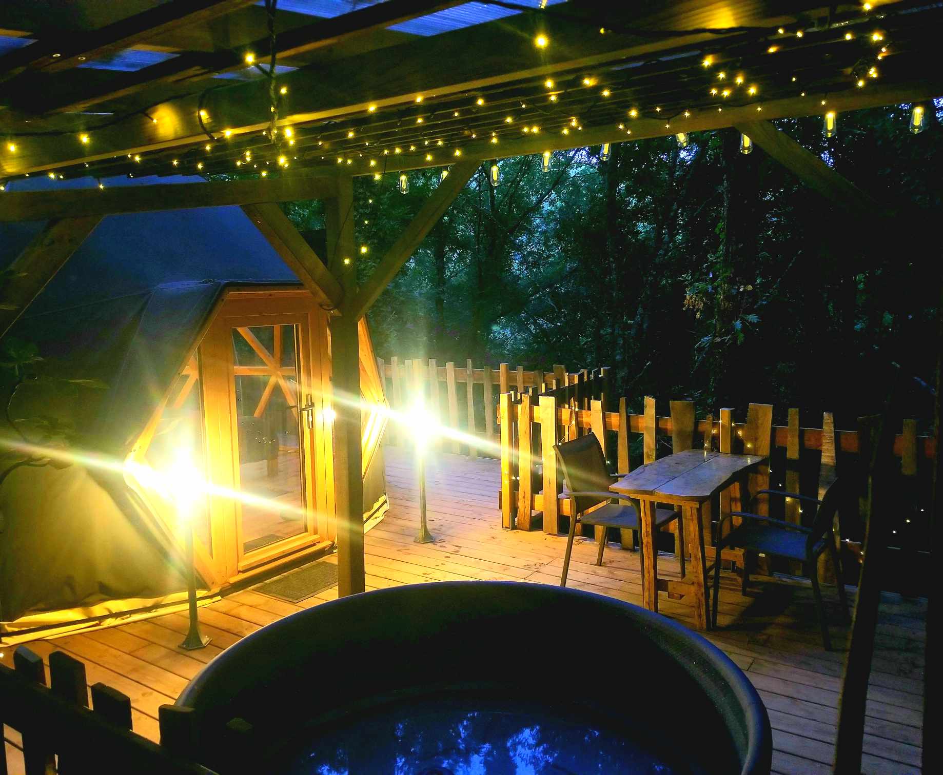 Dôme Stonewood sur pilotis avec spa privatif en Aveyron