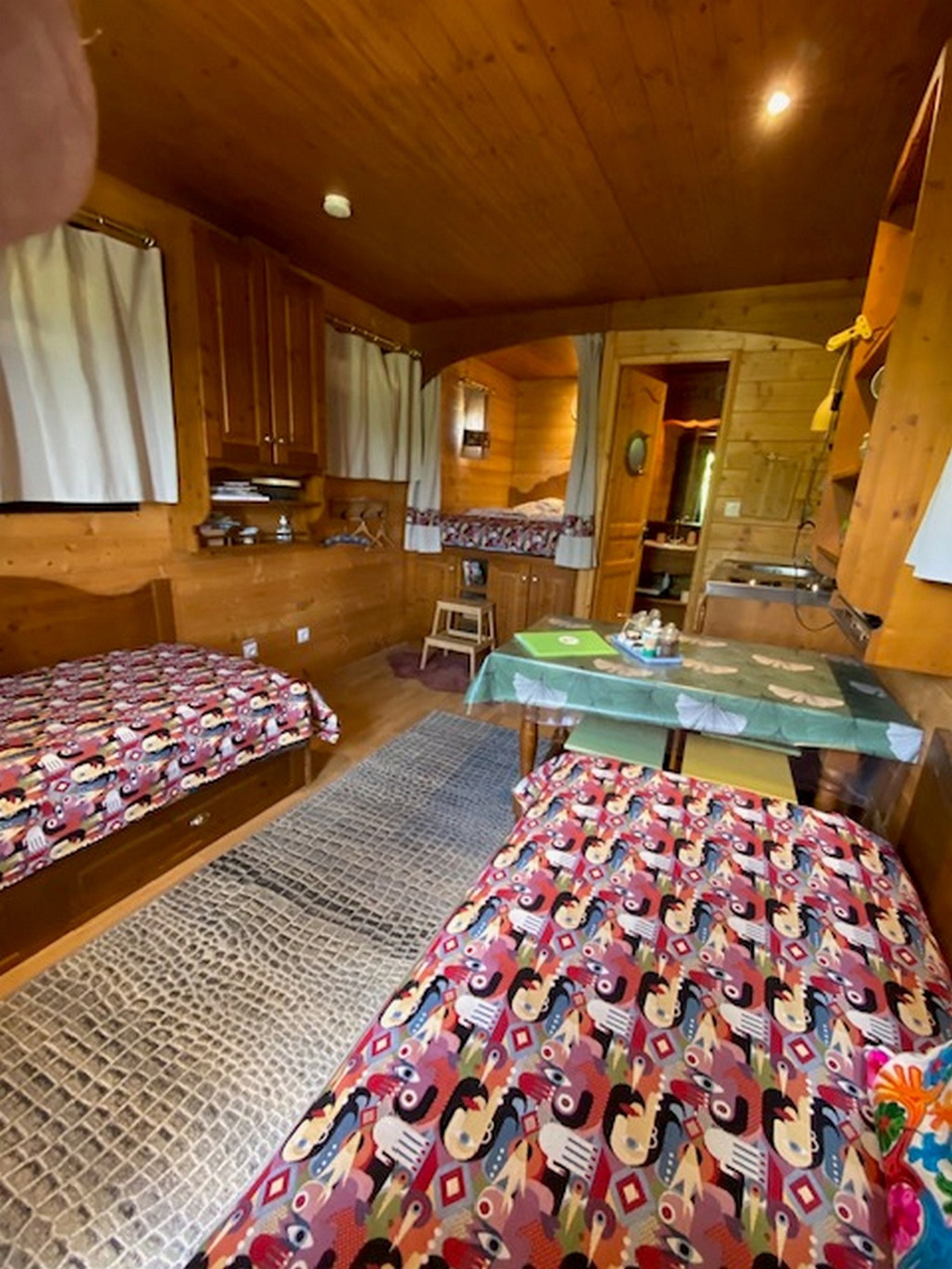 Roulotte Odine — Escapade bohème avec spa à Moselle à Metz — chambre