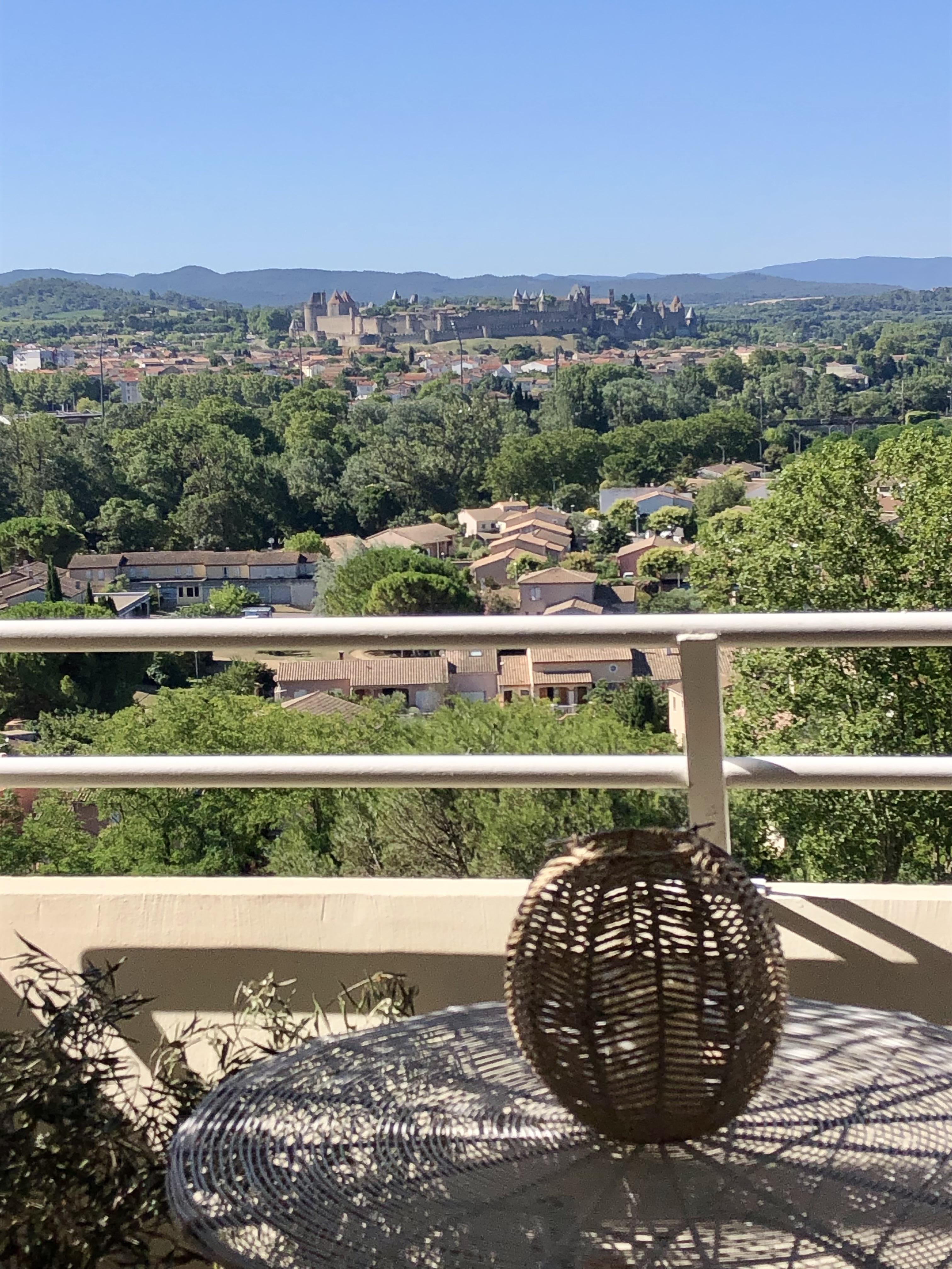 Évasion sensorielle dans une suite avec spa privatif à Carcassonne — détail architectural
