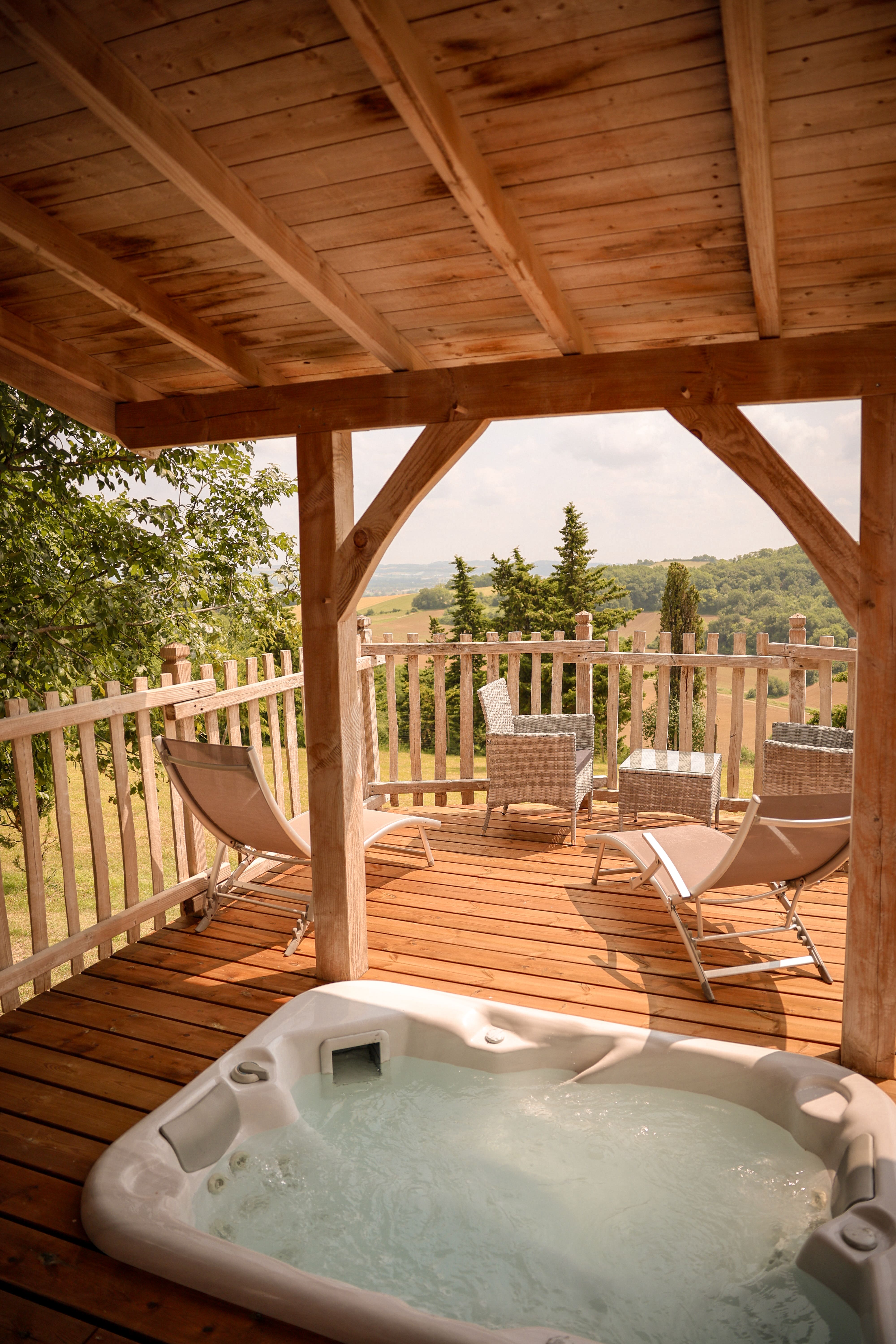 Cabane Spa des Daims : une évasion suspendue en Aquitaine à Clairac — détail architectural
