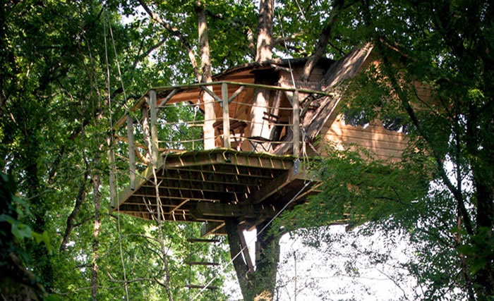 La Cabane perchée Neh er lenn : une expérience unique dans les arbres à Ploemel — espace de vie