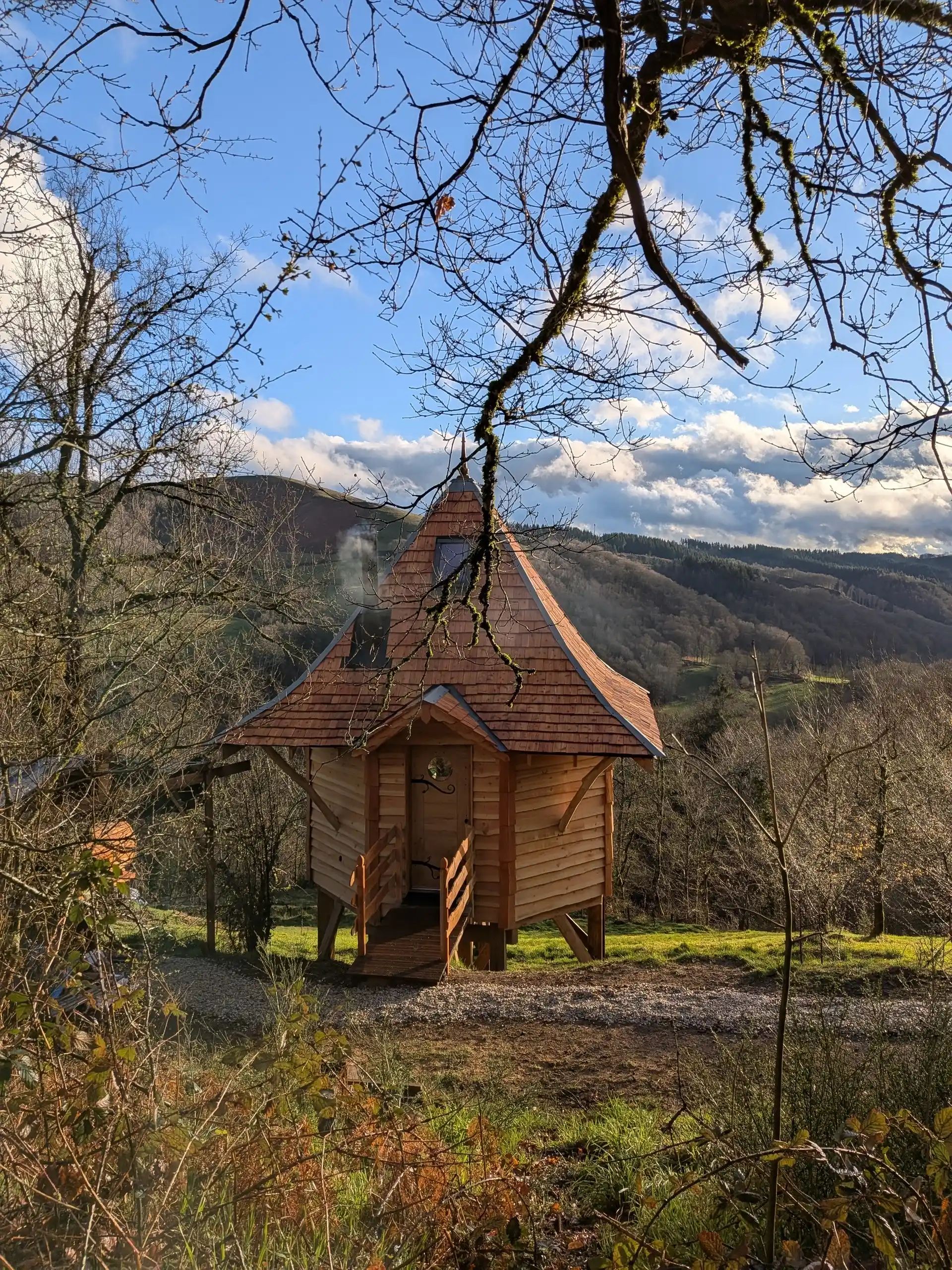 Le Clocheton des Fées — Cabane sur pilotis avec spa à Cantal