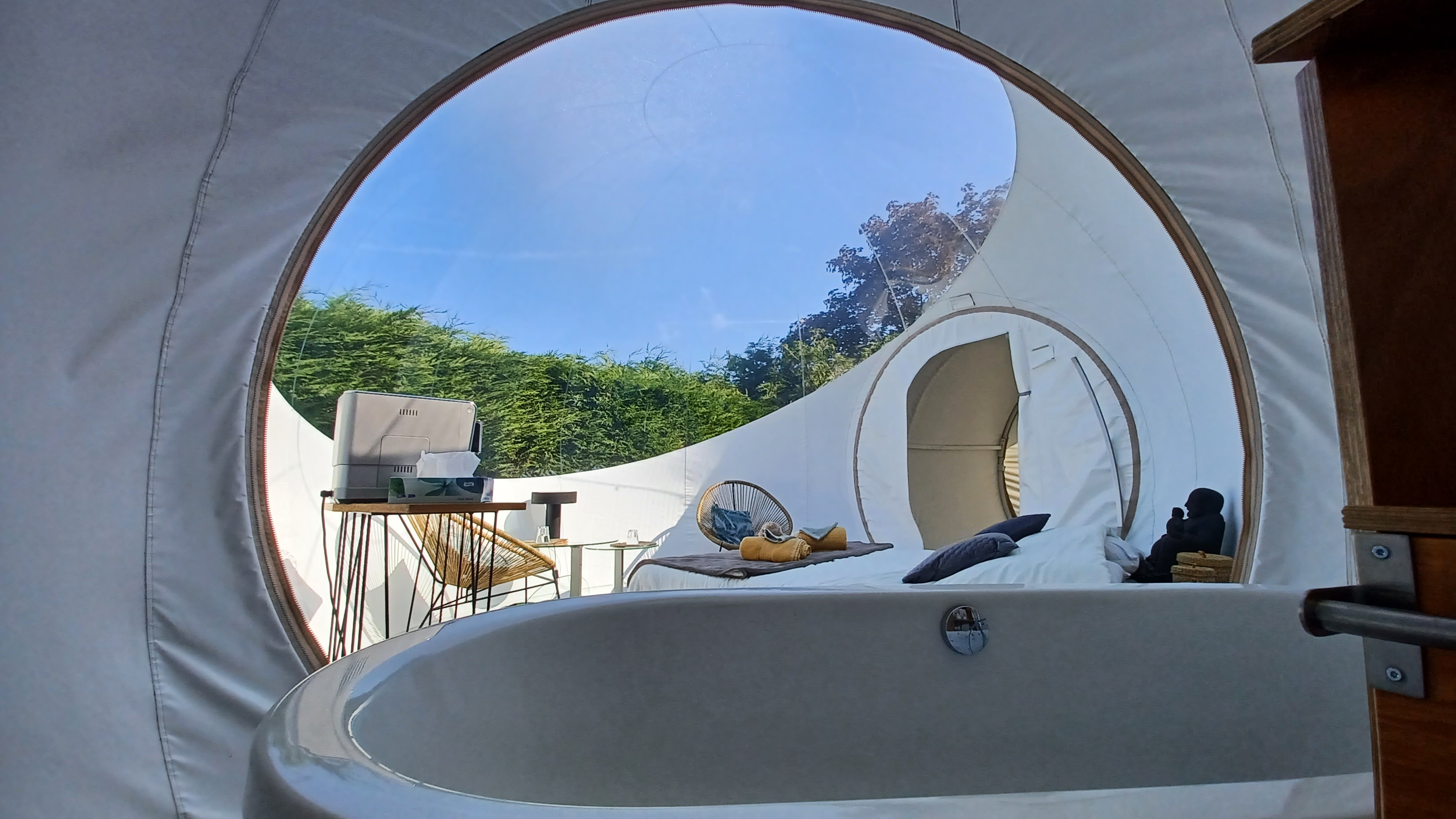Bulle UMa — Bulle avec baignoire îlot à Drincham (Nord) à Drincham — vue depuis la terrasse