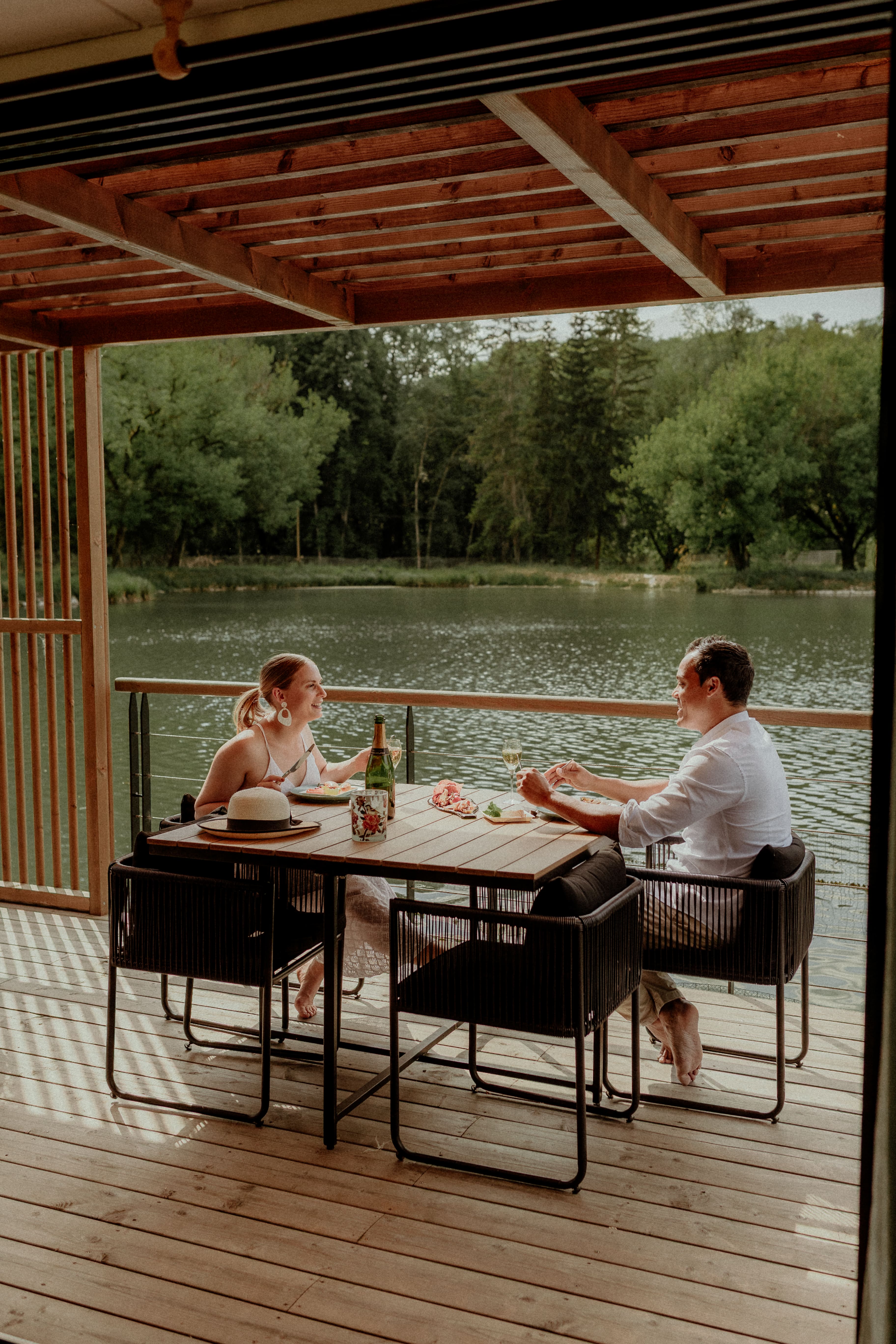 L’Õthentique : une cabane sur l'eau en Champagne-Ardenne à Sainte Gemme — cuisine