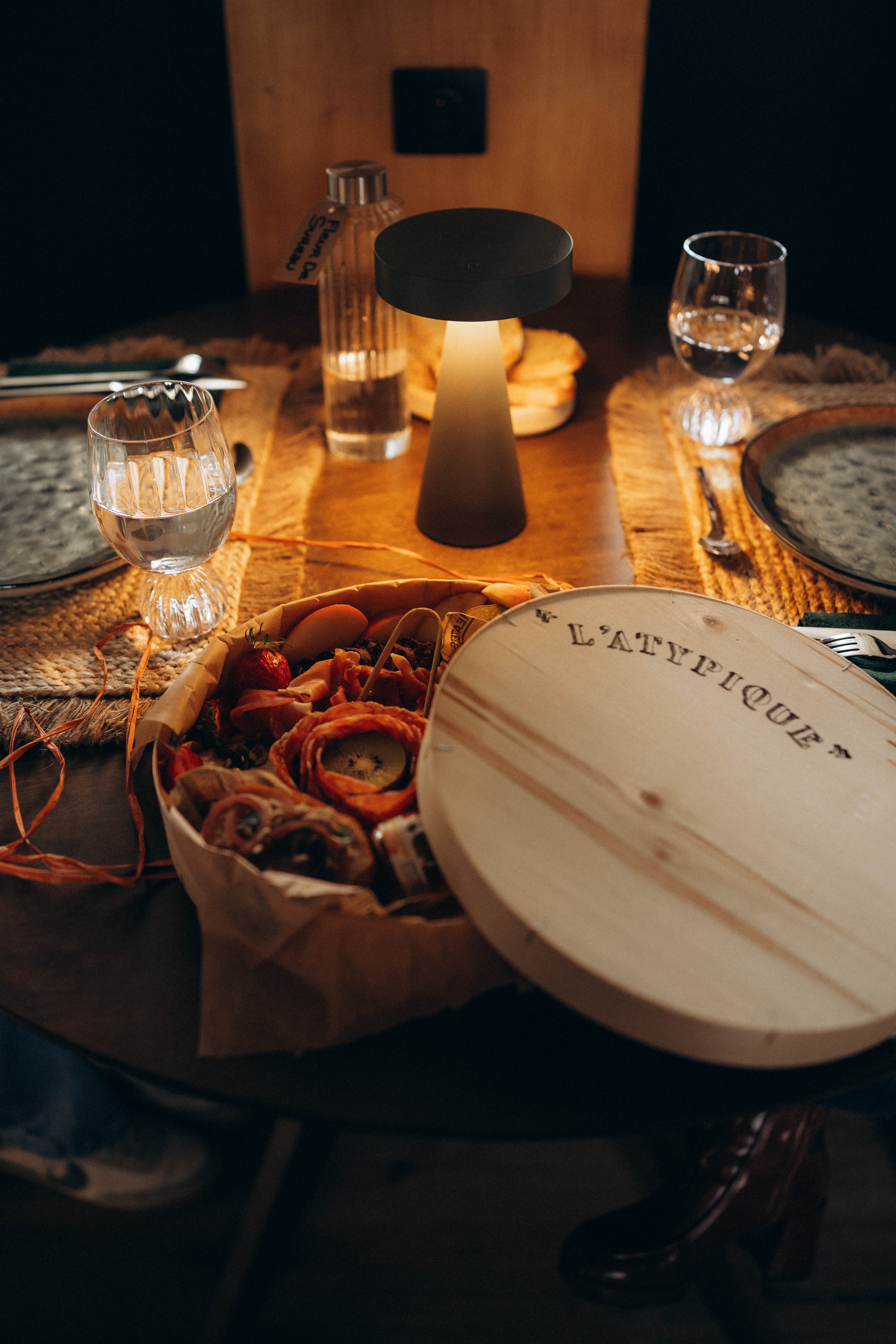 L’atypique cabane & Spa — Nuit relaxante à Lotois à Figeac — détail architectural