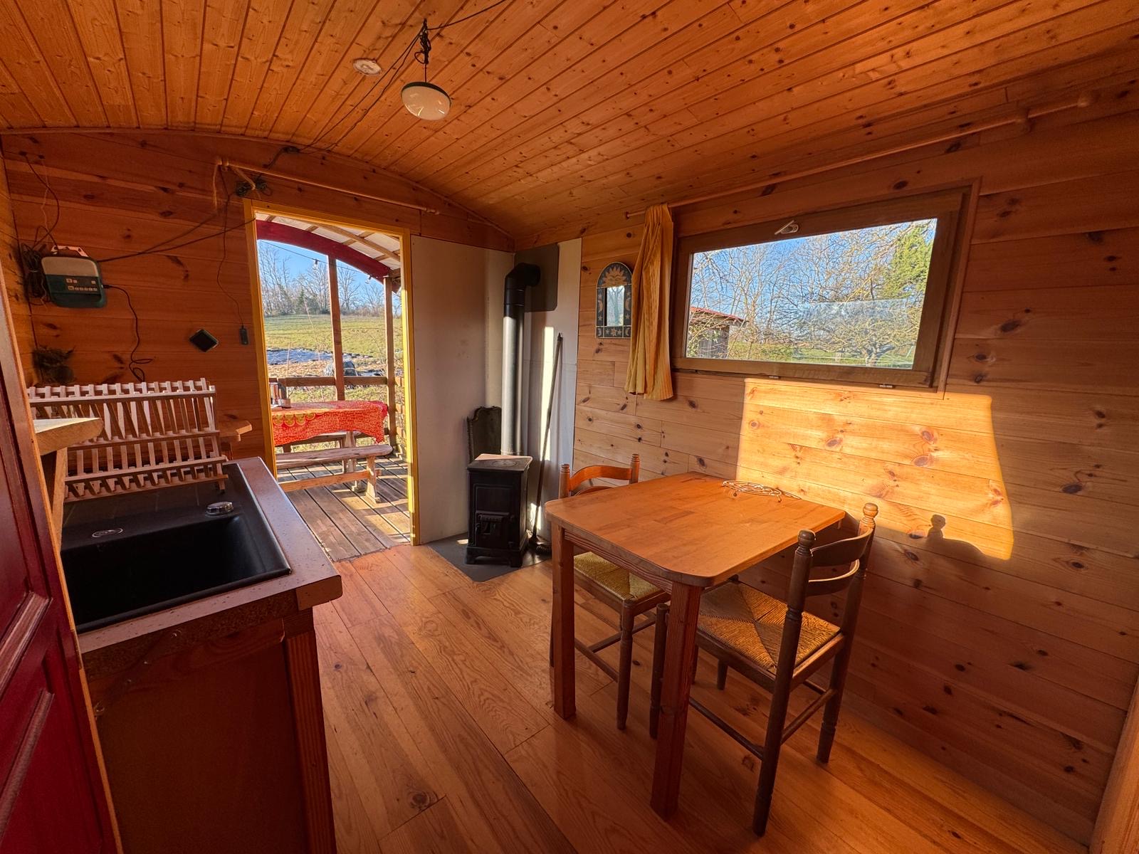 La petite roulotte de Vallin — Roulotte cosy avec vue dégagée à Torchefelon (Isère) à Torchefelon — vue depuis la terrasse