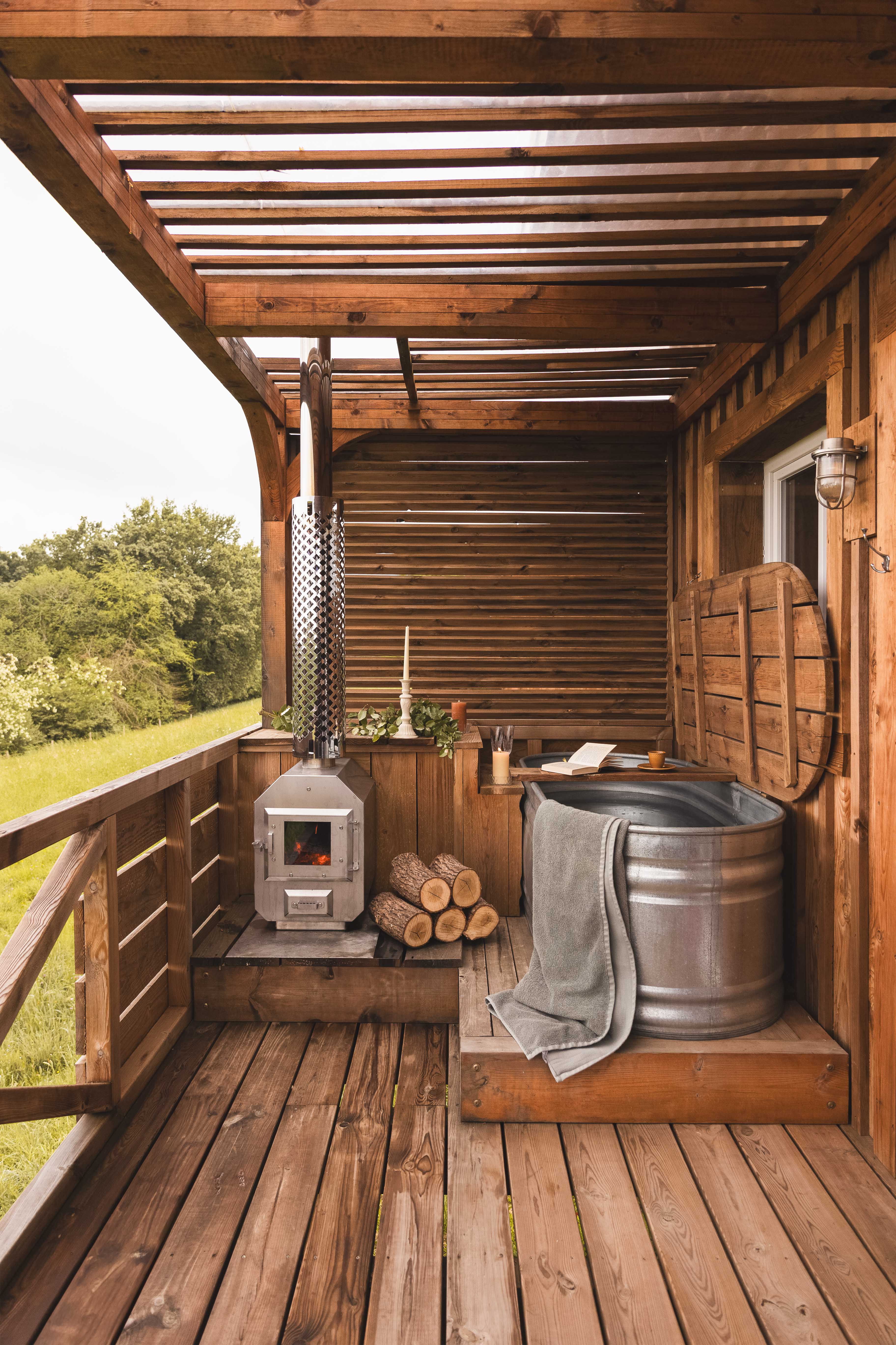 K-hute 2 : une cabane avec bain nordique au cœur de l'Aquitaine à Castaignos-Souslens — salle de bain