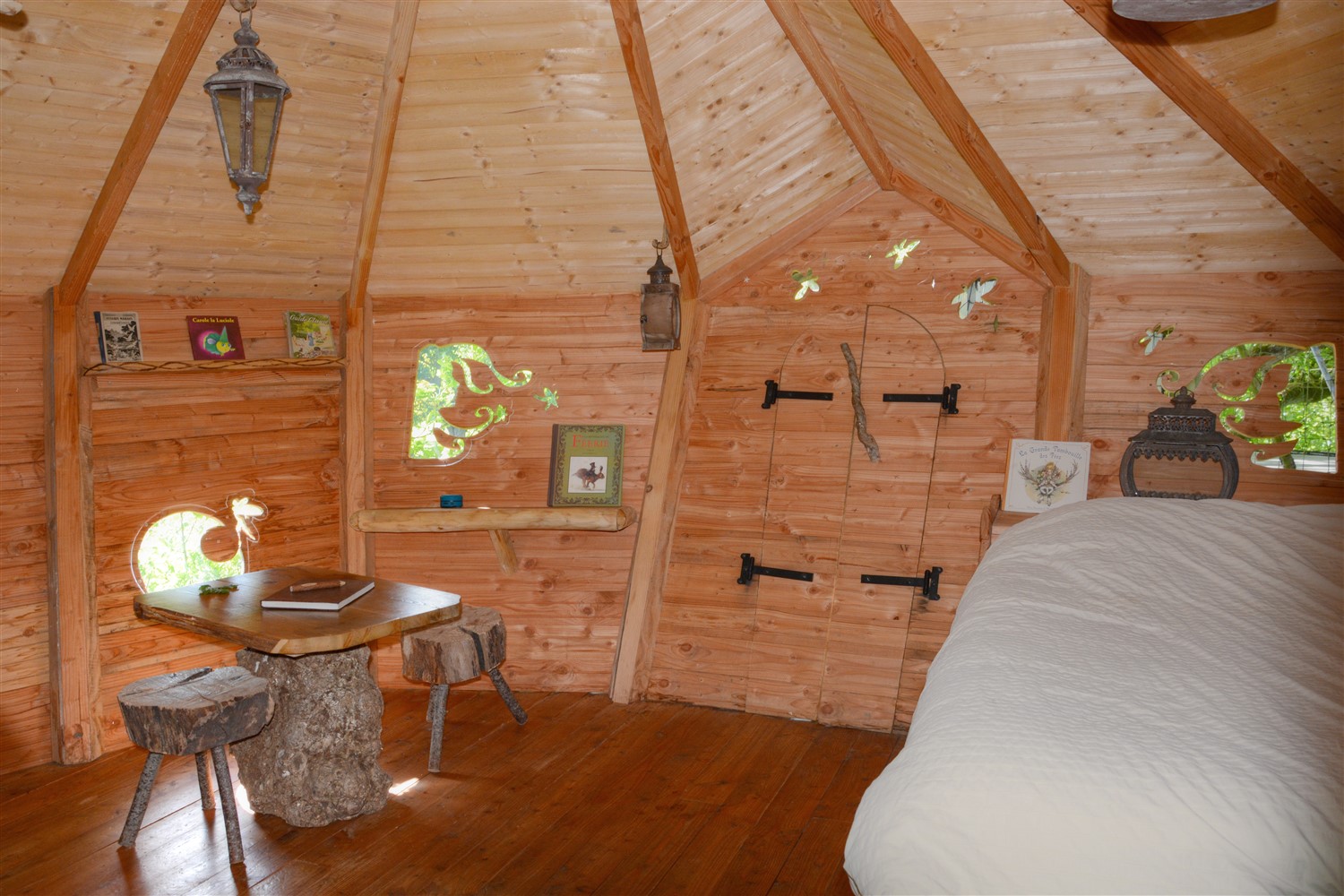 Cabane des Lucioles — Nuit perchée avec spa à Ille-et-Vilaine à Betton — espace de vie