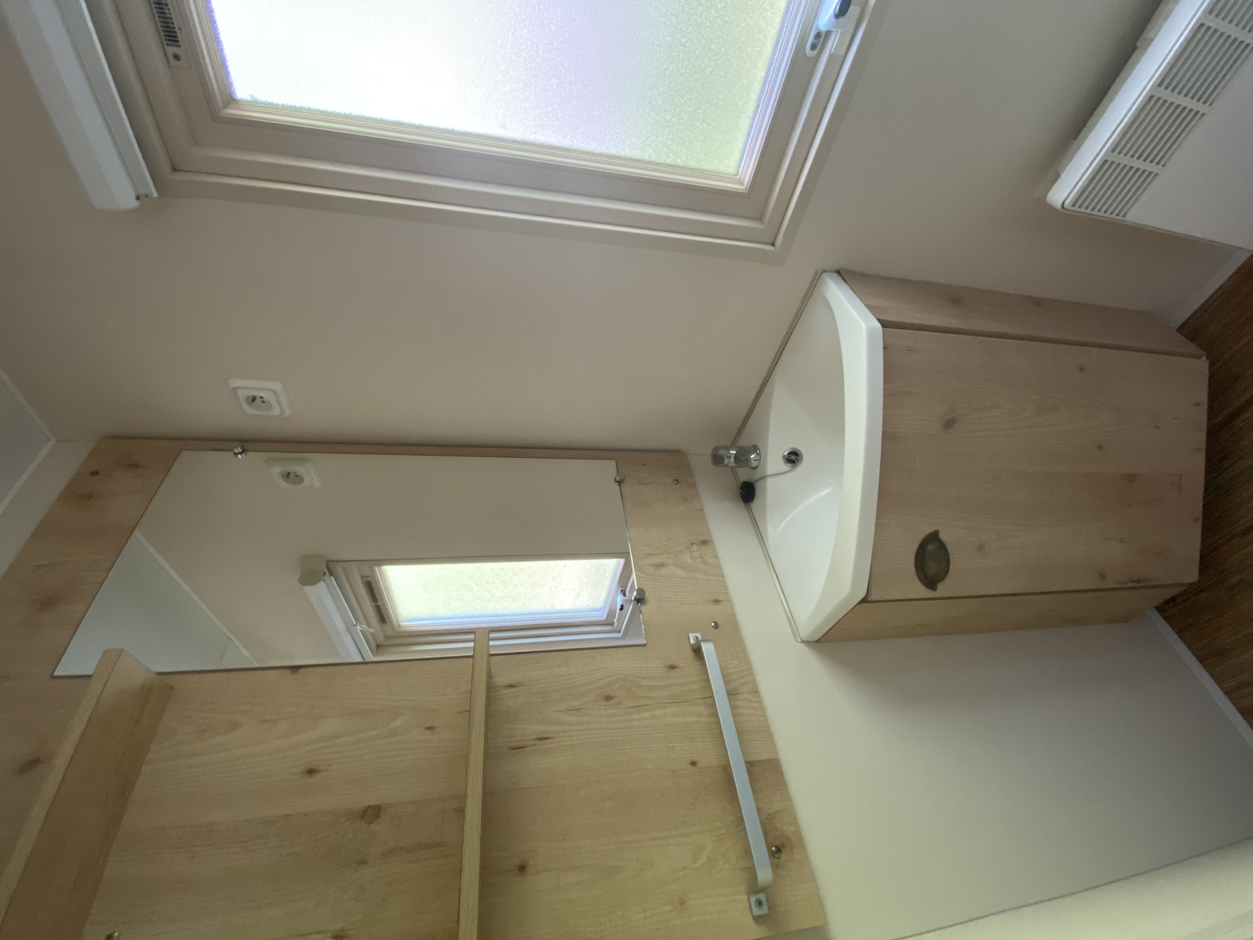 Roulotte 2 chambres — Séjour détente avec spa à La Forêt (Sarthe) à Saint-Calais — salle de bain