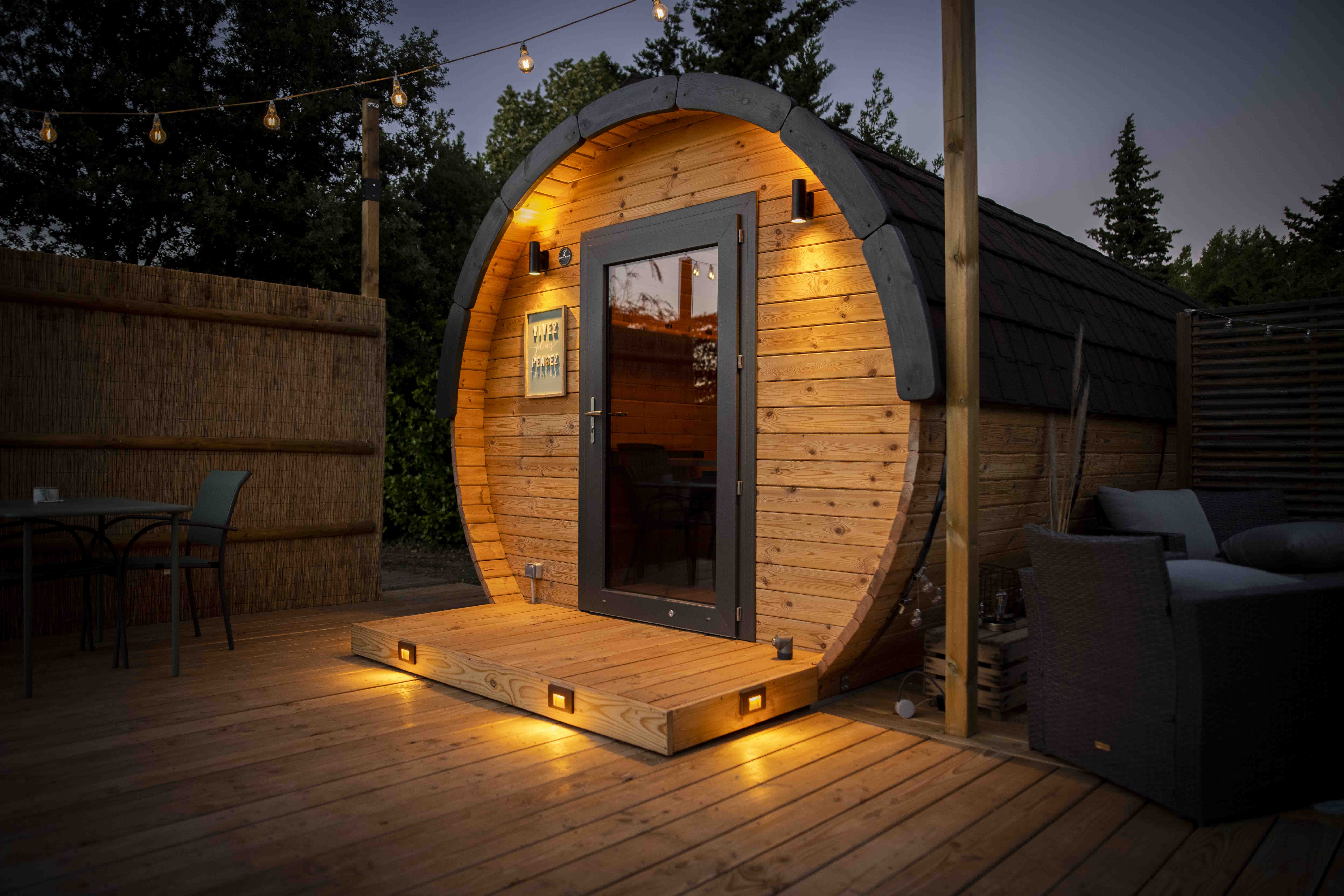 Hébergement Tonneau Prestige — Nuit cocooning avec piscine à Vaucluse à Fontaine-de-Vaucluse — cuisine