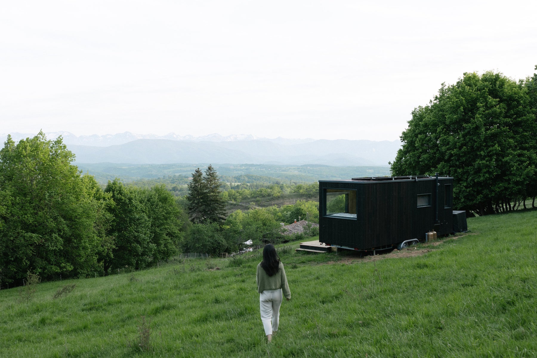 Tiny house face aux Pyrénées : une escapade inspirante à Belbèze-En-Comminges — environnement naturel