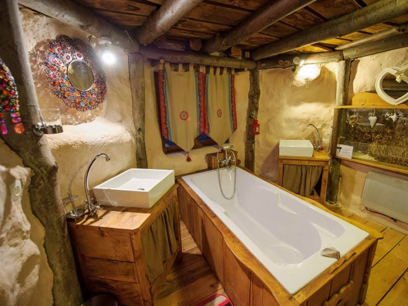 Cachette des fées & Spa : une maison troglodyte en Picardie à Fere En Tardenois — cuisine