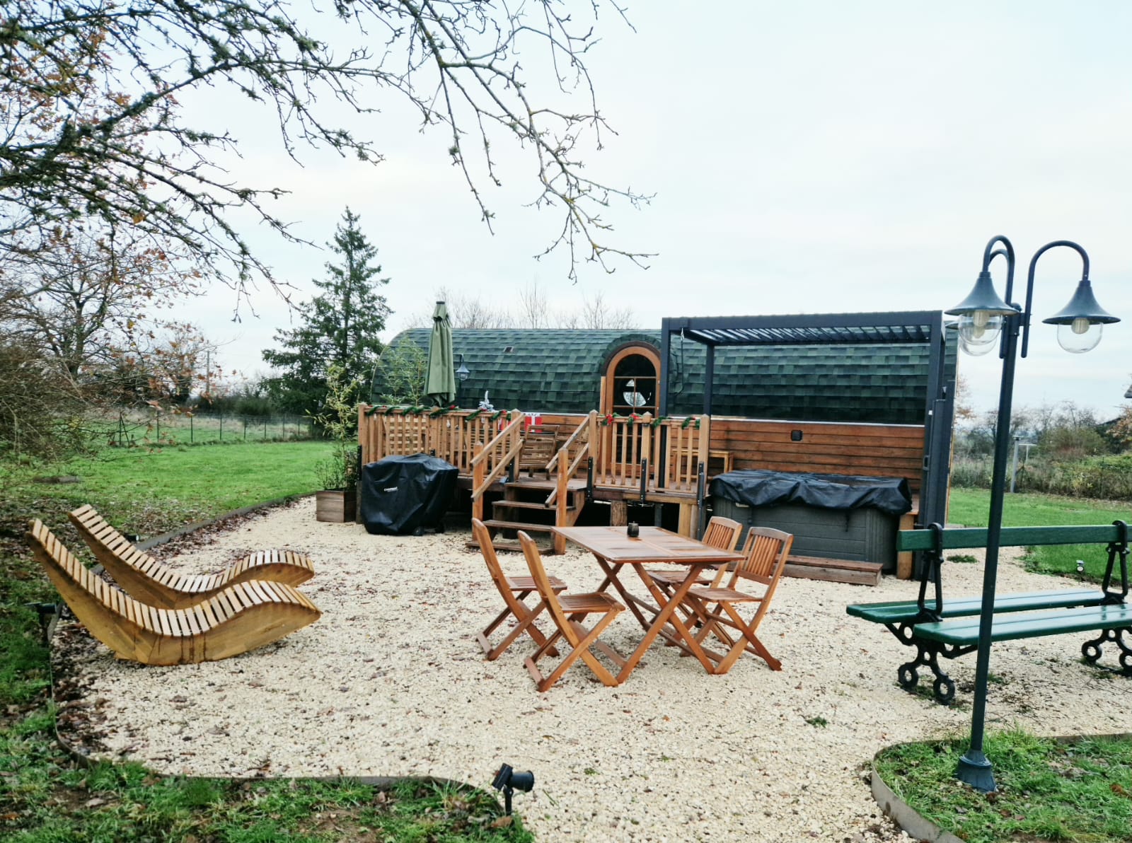 Le Mama Tonneau — Tonneau avec spa à Vieux-Château (Côte-d'Or) à Vieux-Château — vue intérieure