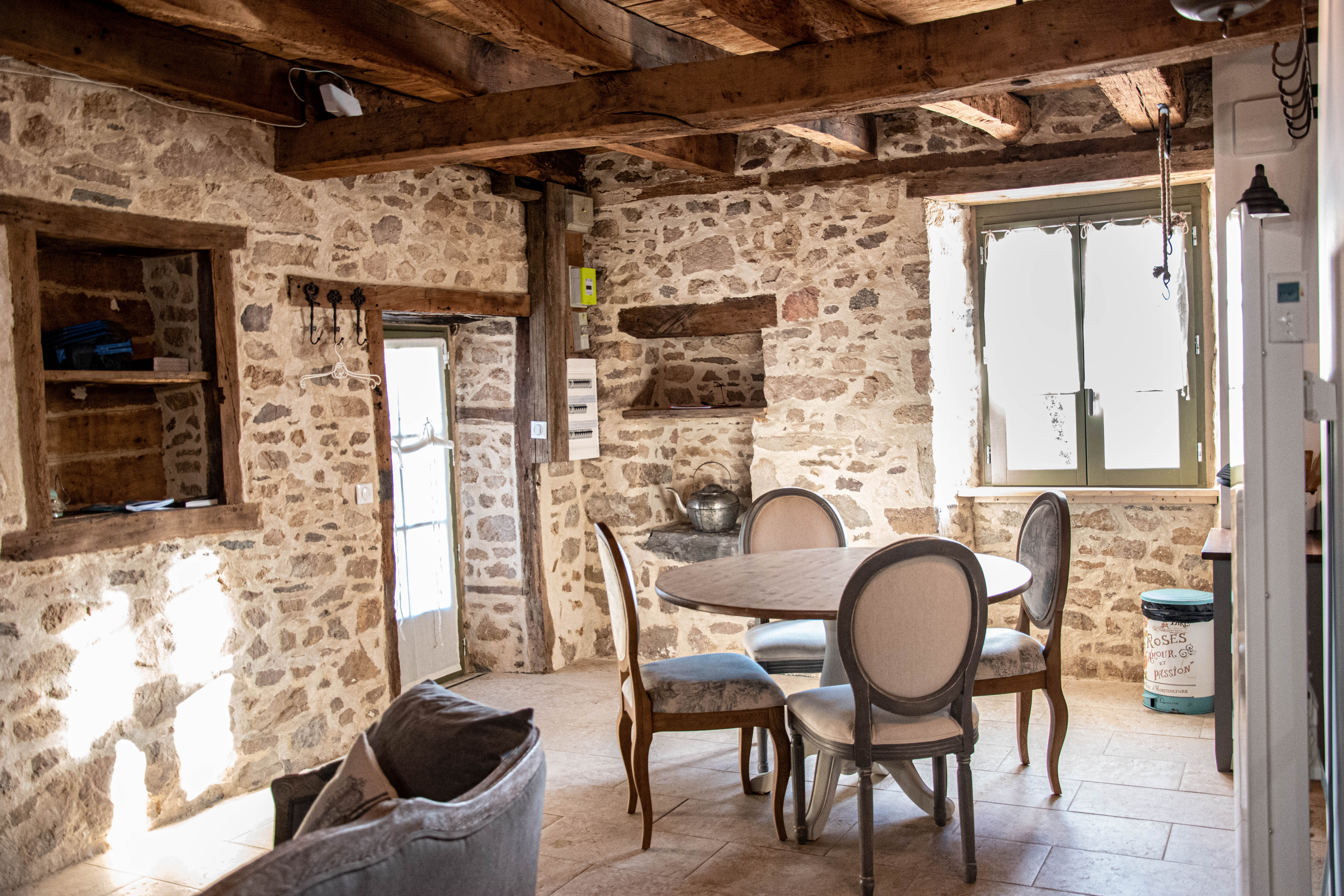 Les 3 Clefs de GaYa - Une expérience de bien-être immersive à Saint Jean Ligoure — détail architectural