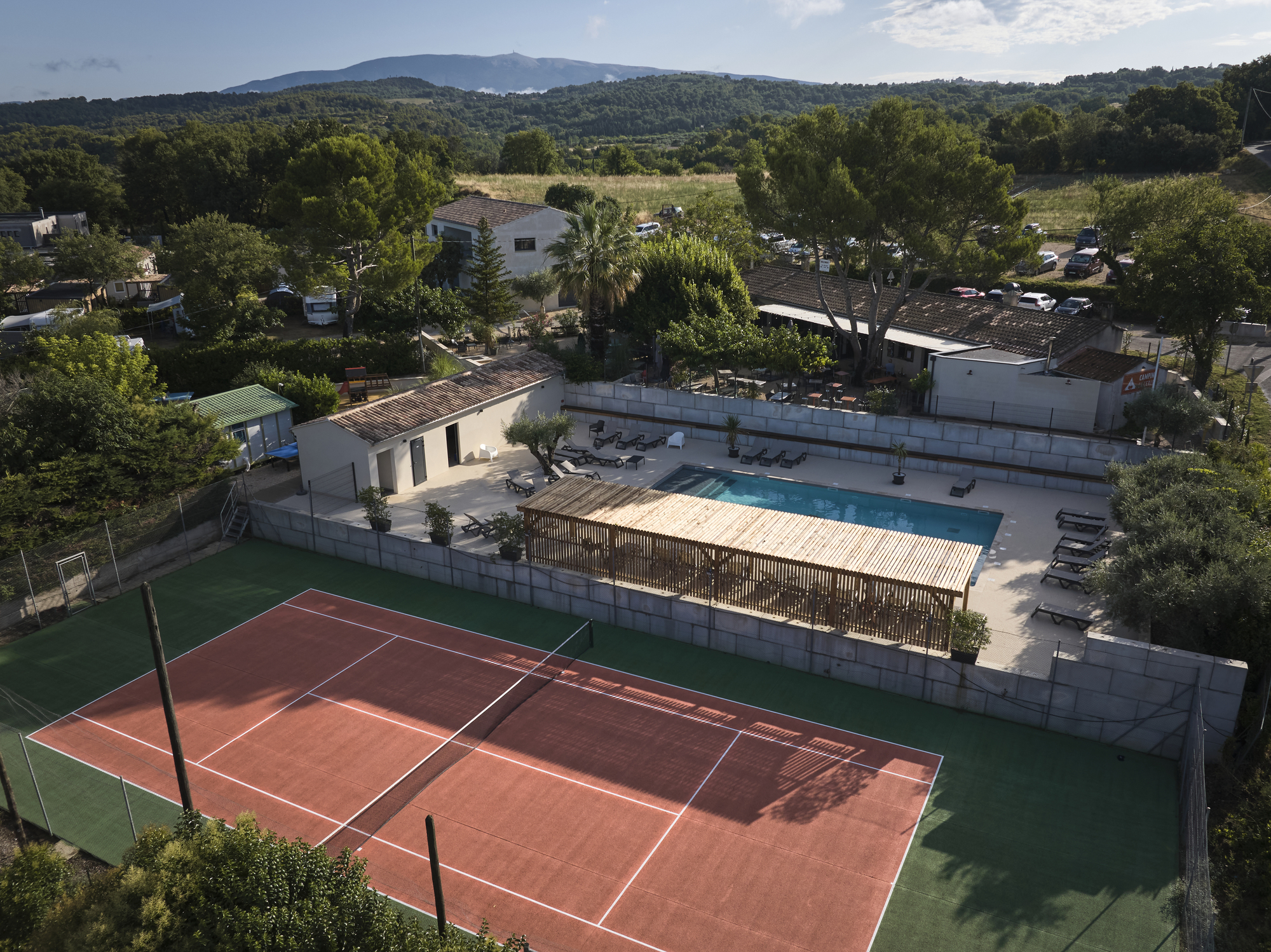 Tente insolite 1/2 pers. — Séjour avec spa à Vaucluse à Fontaine-de-Vaucluse — vue depuis la terrasse