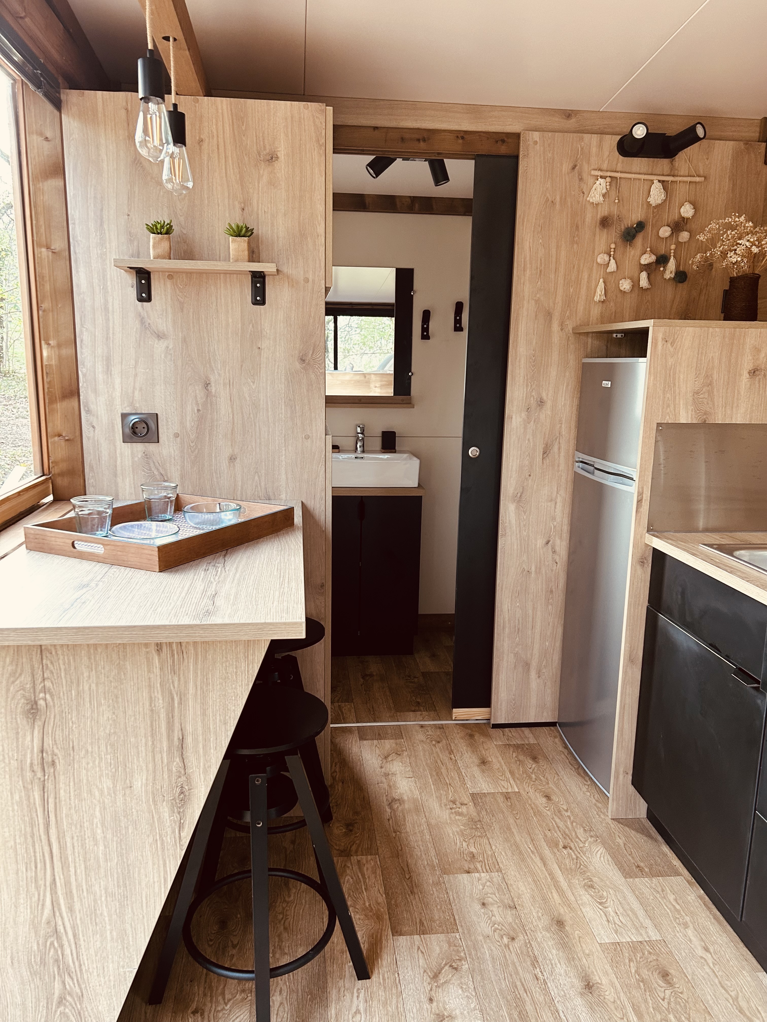 La Tiny le bois de Luce : une évasion moderne en pleine nature à Le Montat — salle de bain