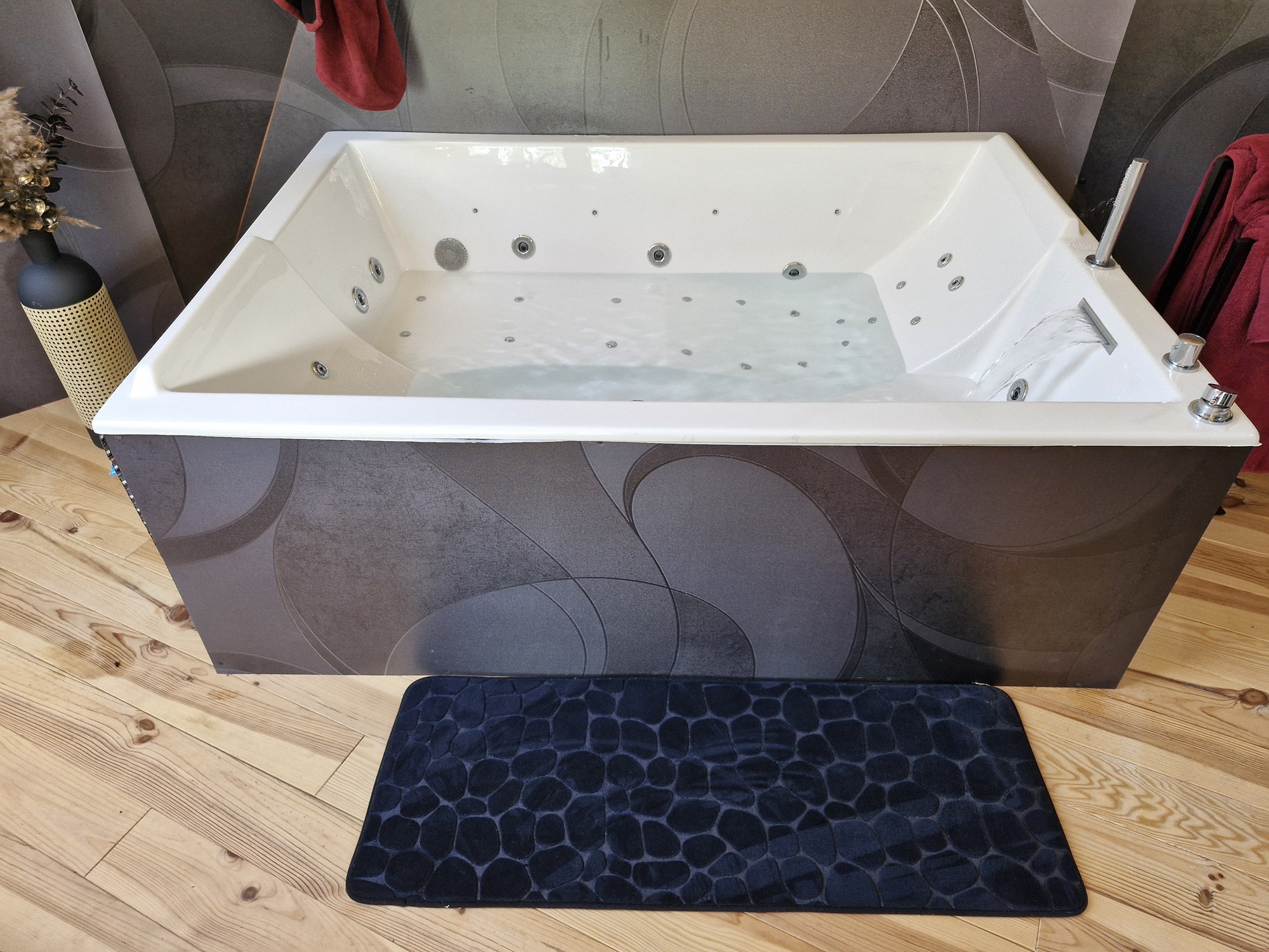 Le Dôme de Cœur — Séjour romantique avec spa à Sancerre (Cher) à Sancerre — détail architectural