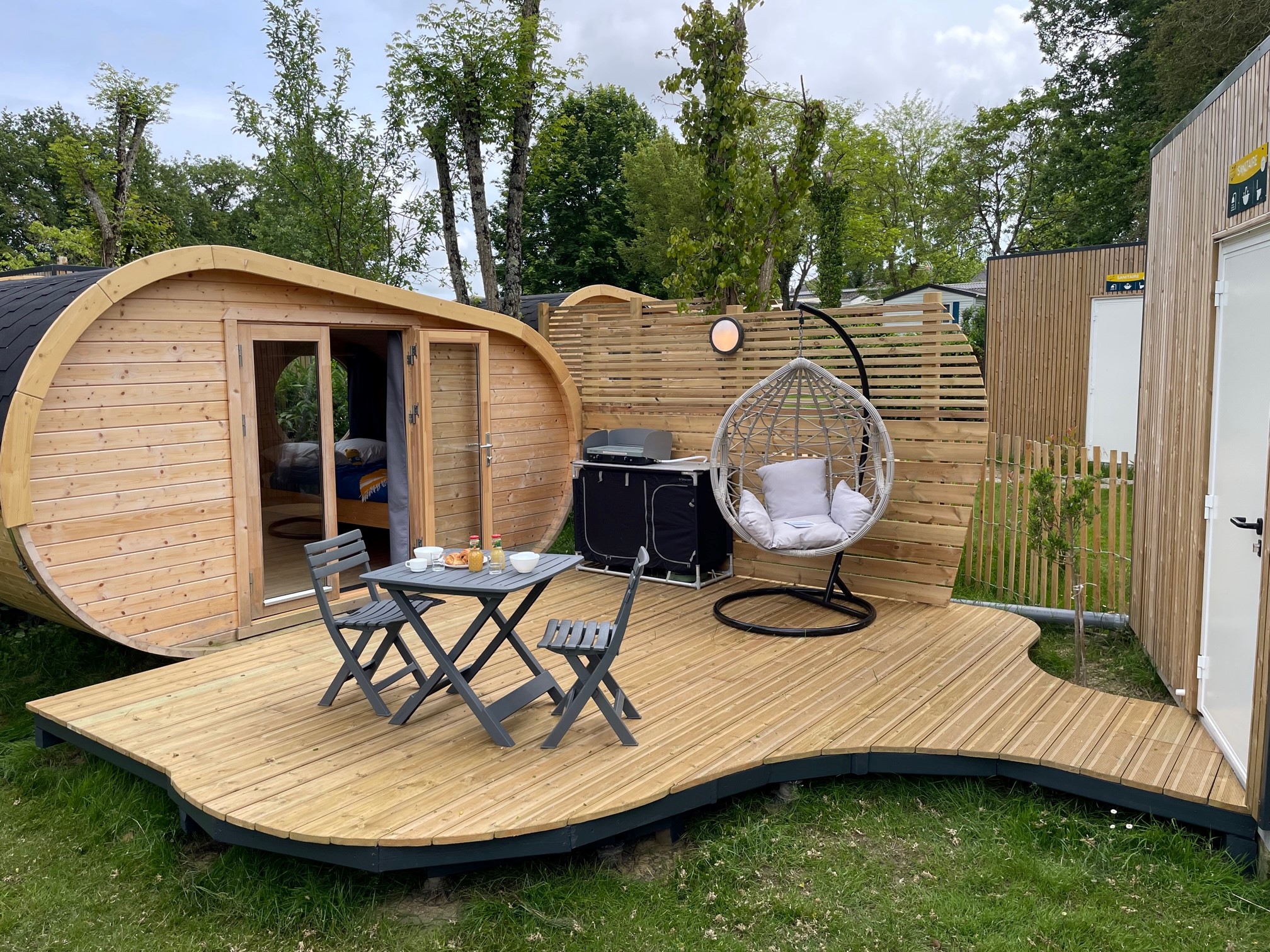 Une cabane de hobbit pour une escapade enchantée