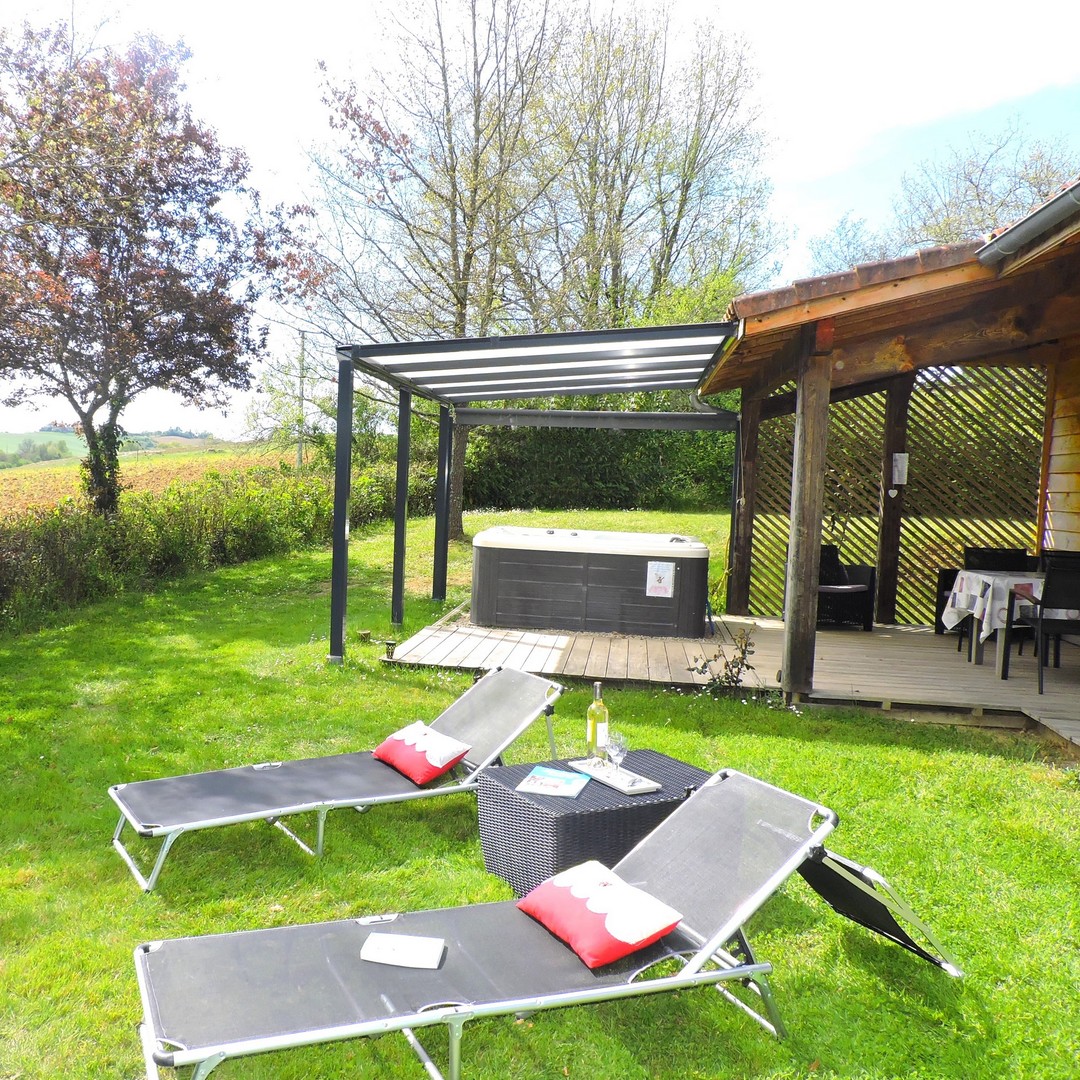 Chalet Spa Cèdre — Chalet avec jacuzzi à Gers à Bassoues — cuisine