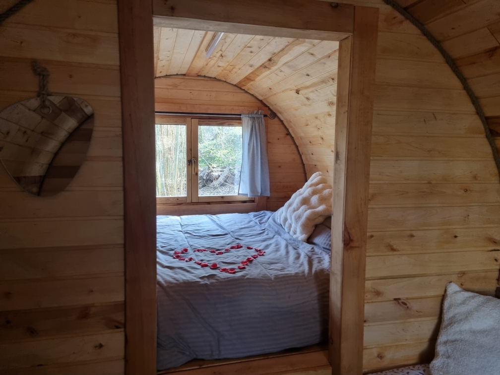 La cabane Tonneau — Séjour cocooning avec spa à Indre à Châteauroux — chambre