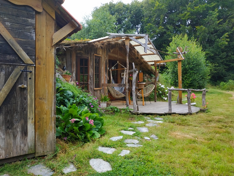 La Tanière de l'Escargot : une cabane végétalisée en pleine nature à Fermanville — vue intérieure
