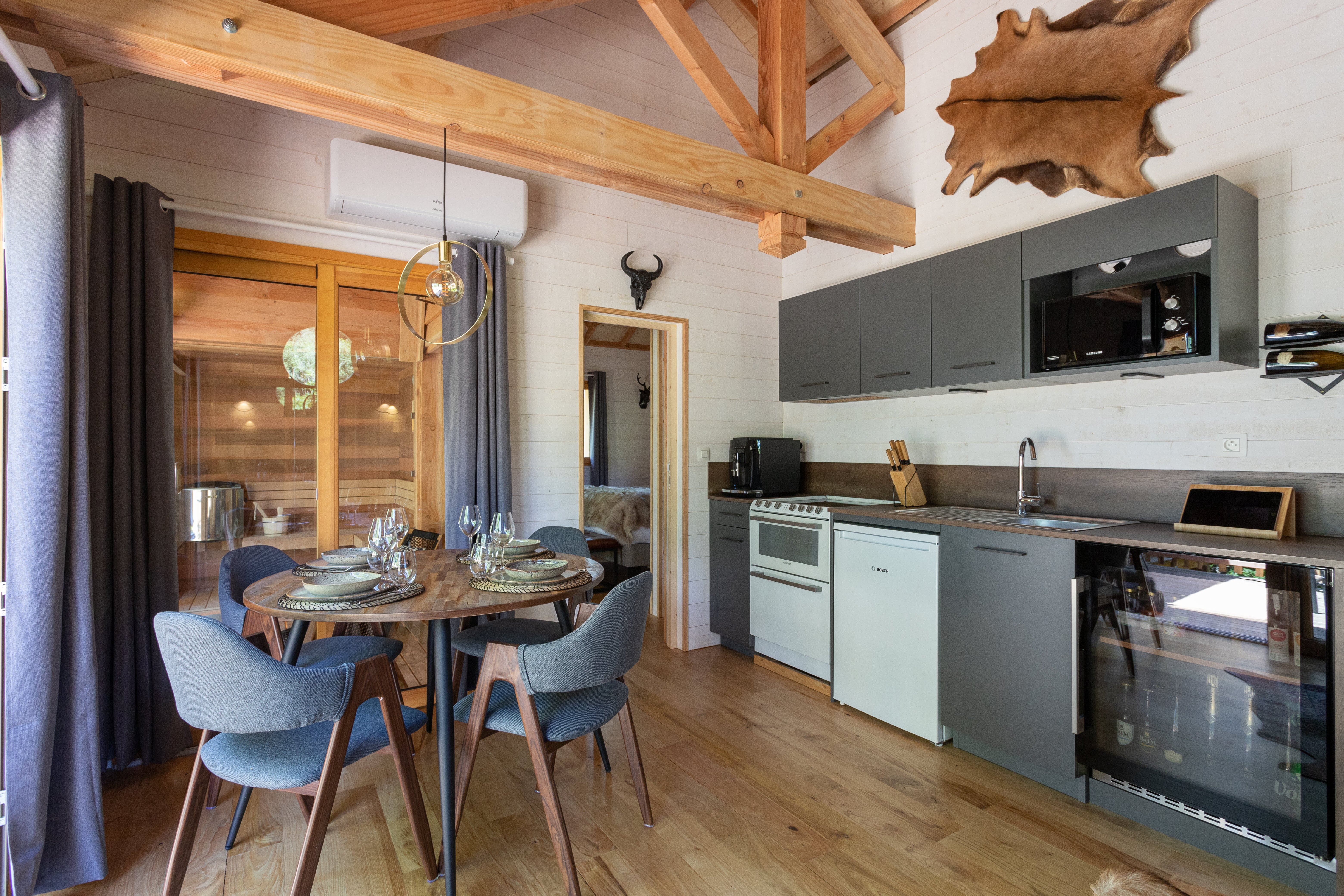 L'Orée des Sens — Dôme avec Spa & Sauna à Puy-de-Dôme à Clermont-Ferrand — environnement naturel