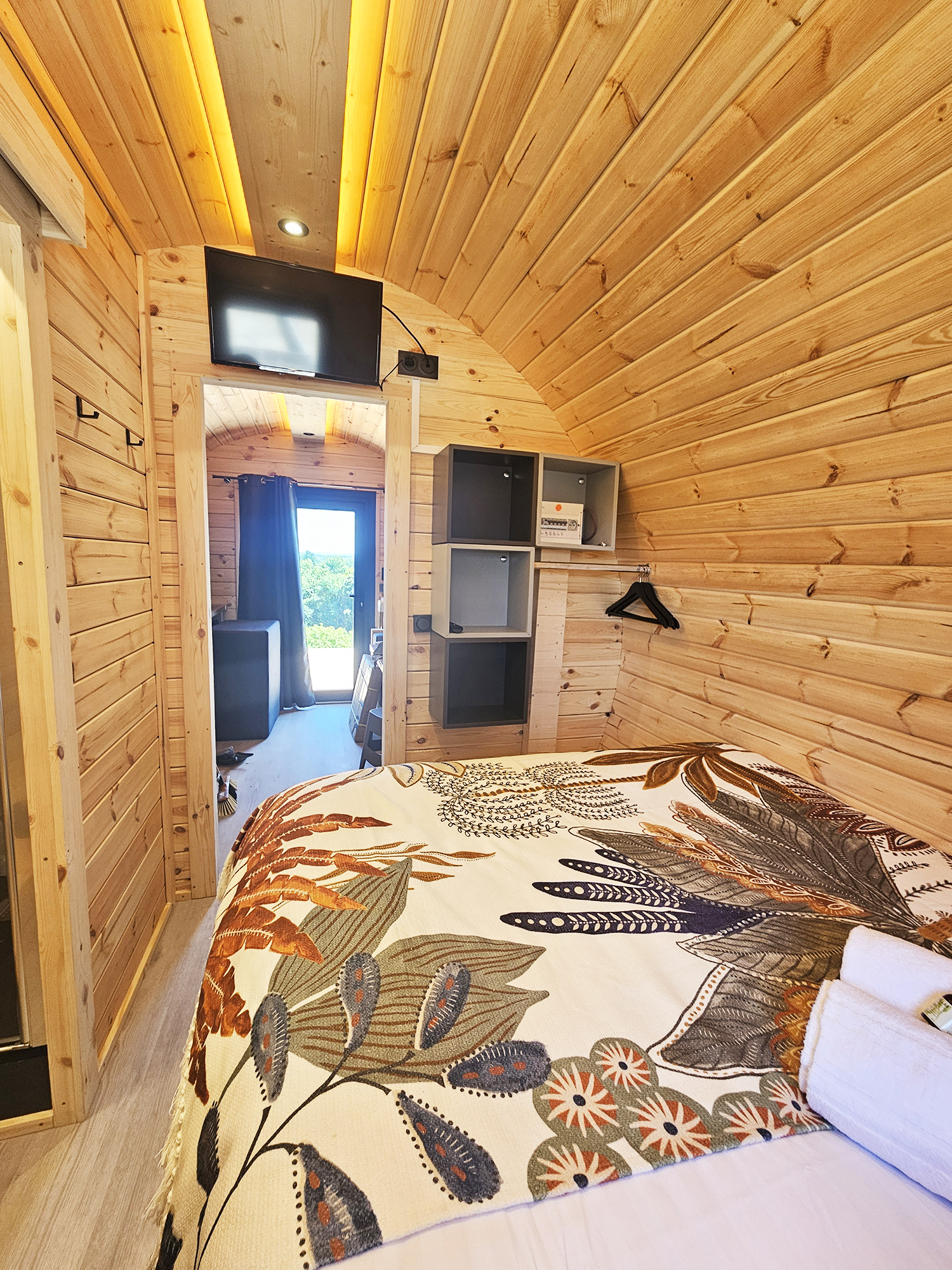 Barrel Palmeraie — Cabane avec vue panoramique à Jura à Dole — détail architectural