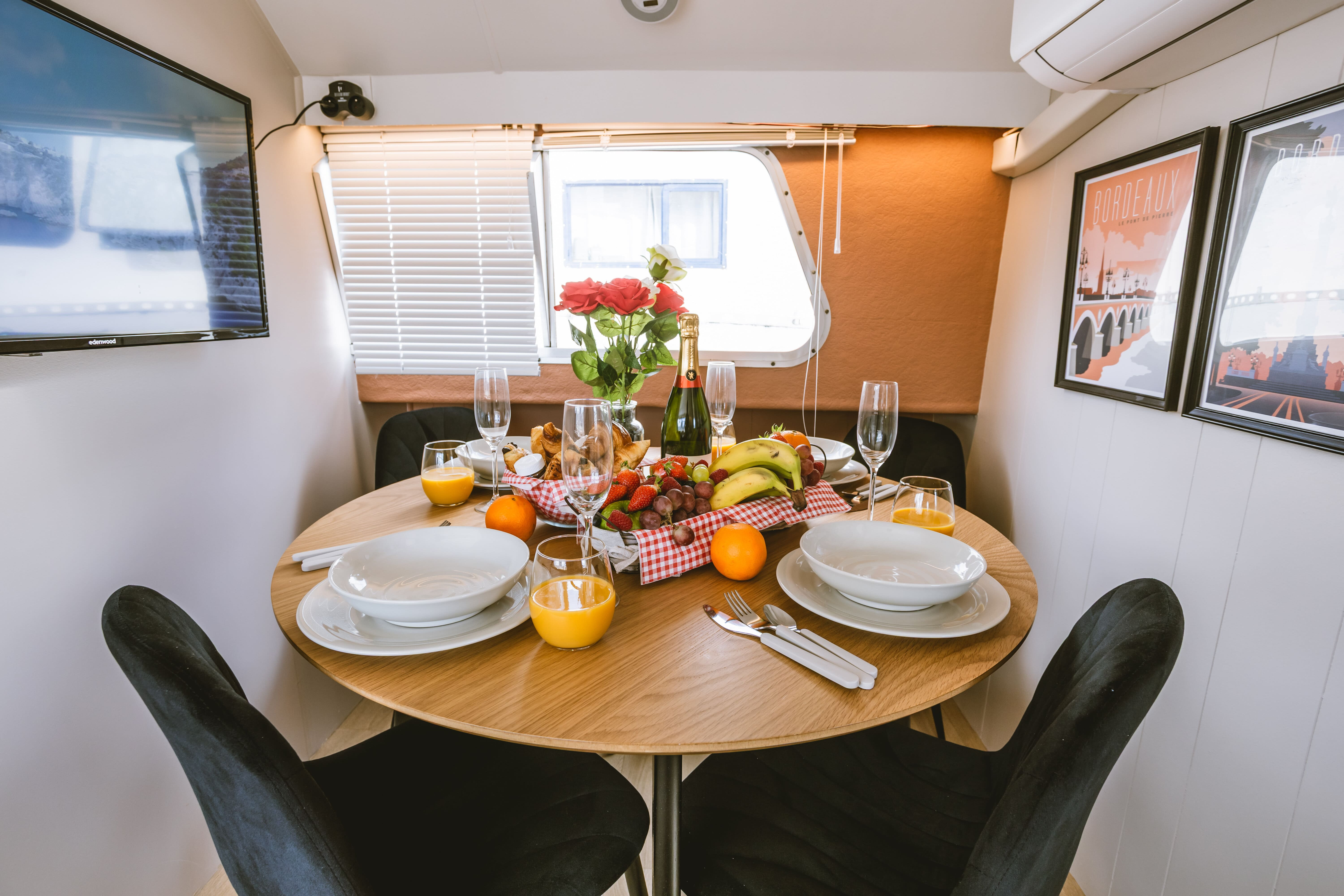 Nightboat — Péniche avec vue panoramique à Bordeaux (Dordogne) à Bordeaux — cuisine