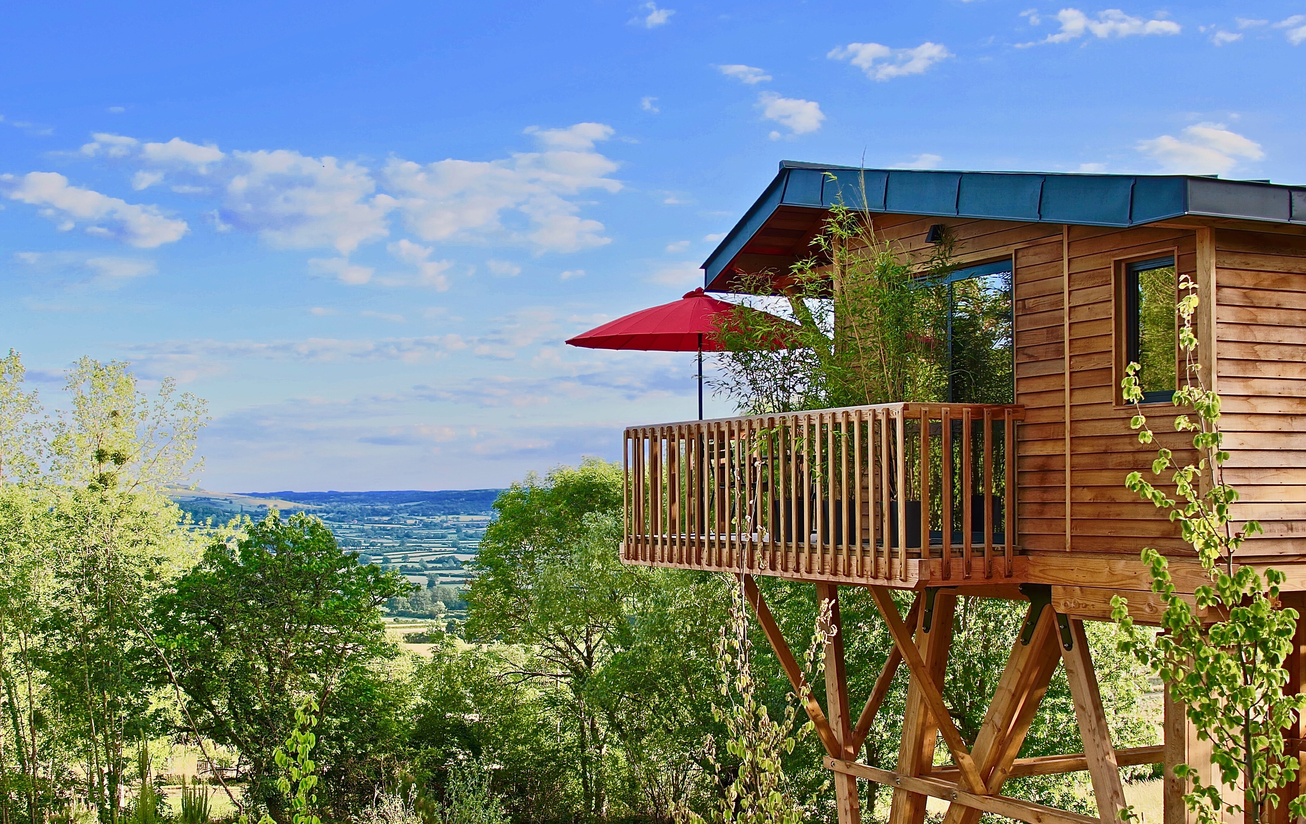 Évasion en cabane sur pilotis avec spa privatif en Bourgogne — Cabane à Jouey
